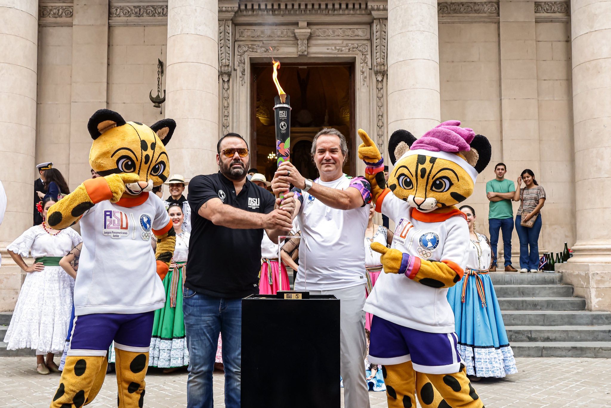 La llama panamericana concluyó su travesía y ya flamea en Asunción