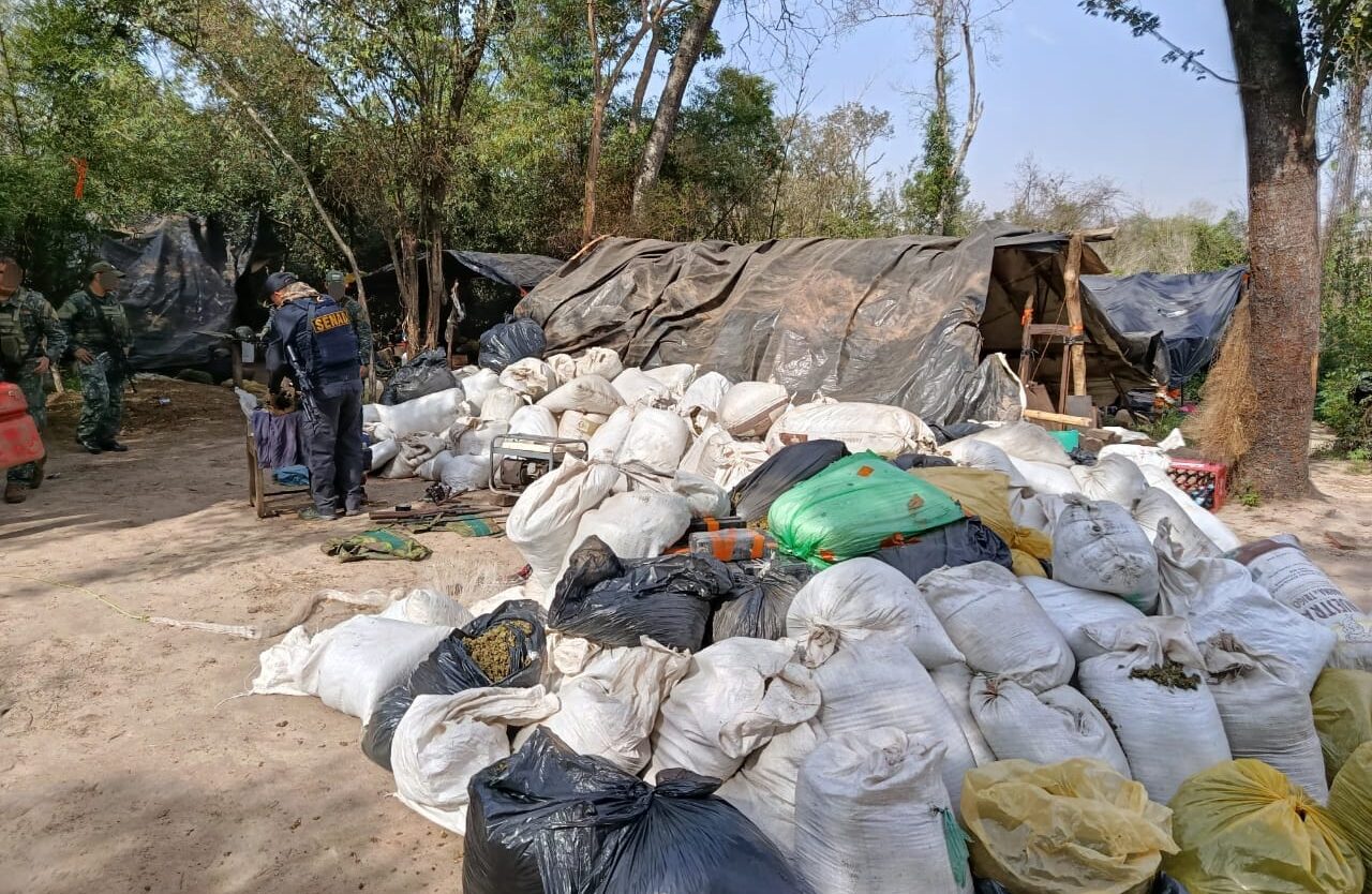 Armas, droga y campamentos: Así operaba la red narco caída en Canindeyú