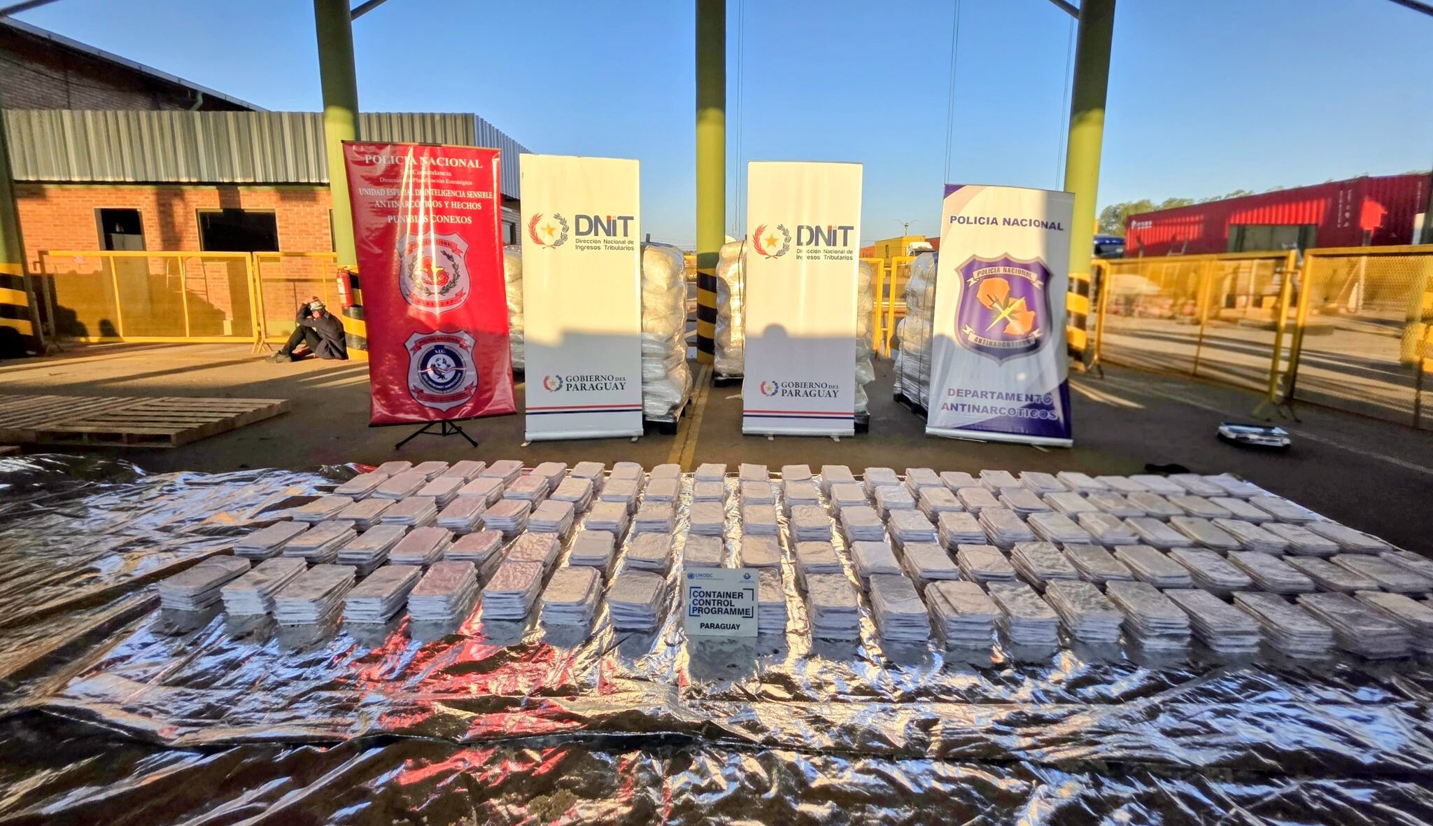 Caen 24 toneladas de droga ocultas en cargamento de granos rumbo a Europa