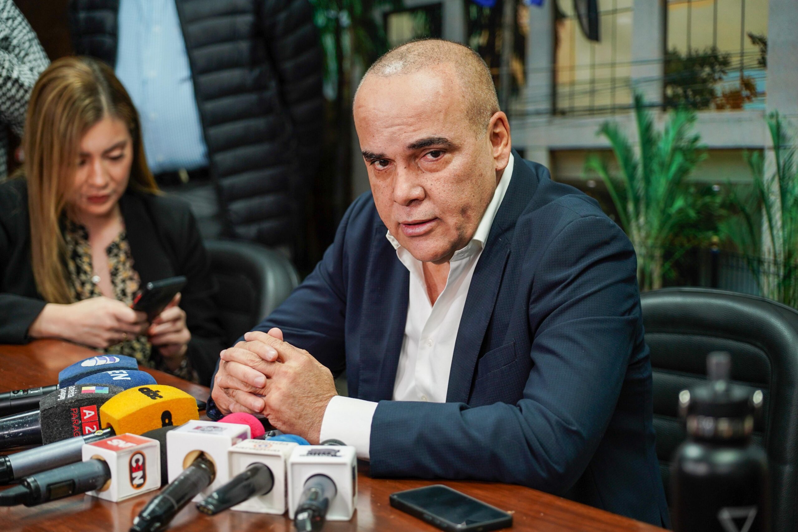 Senado insta al TSJE suspender licitación y optar por alquiler