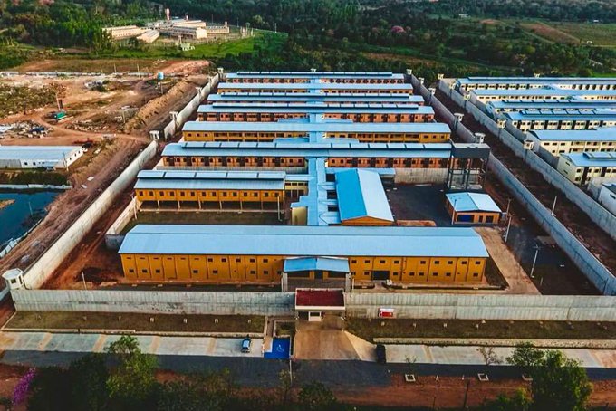 Intervienen penal de Emboscada tras hallazgo de lujos en celdas