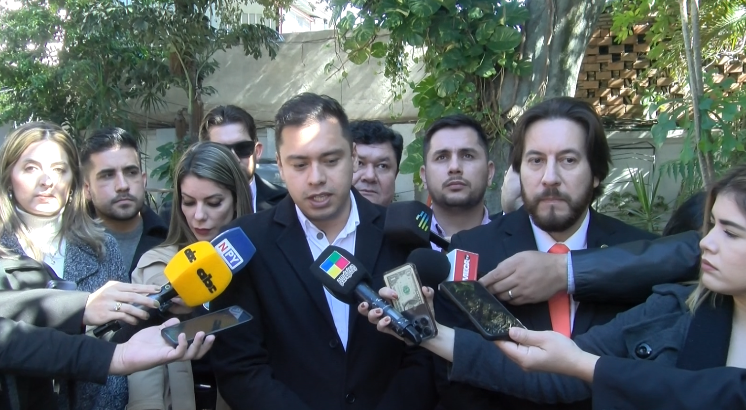 Prieto oficializa partido y responde con dureza a denuncias de intervención
