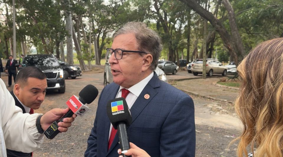 Expresidente destaca unidad frente a una oposición dividida y sin liderazgo