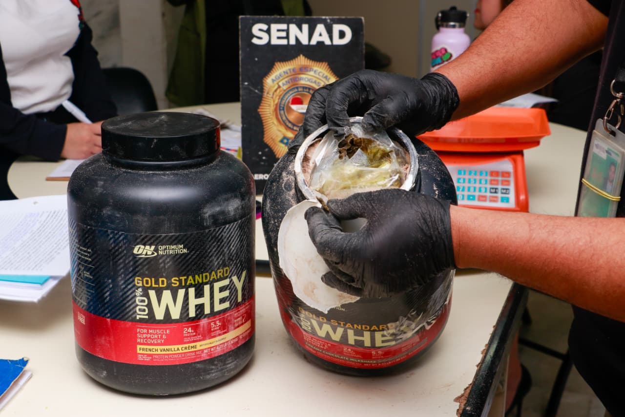 SENAD incauta marihuana oculta en potes de proteína importada
