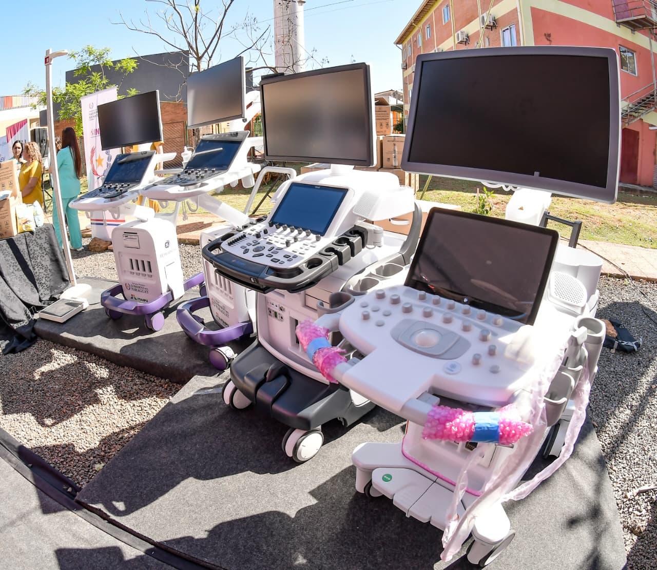 Itaipú entrega equipos médicos al Hospital de Acosta Ñu
