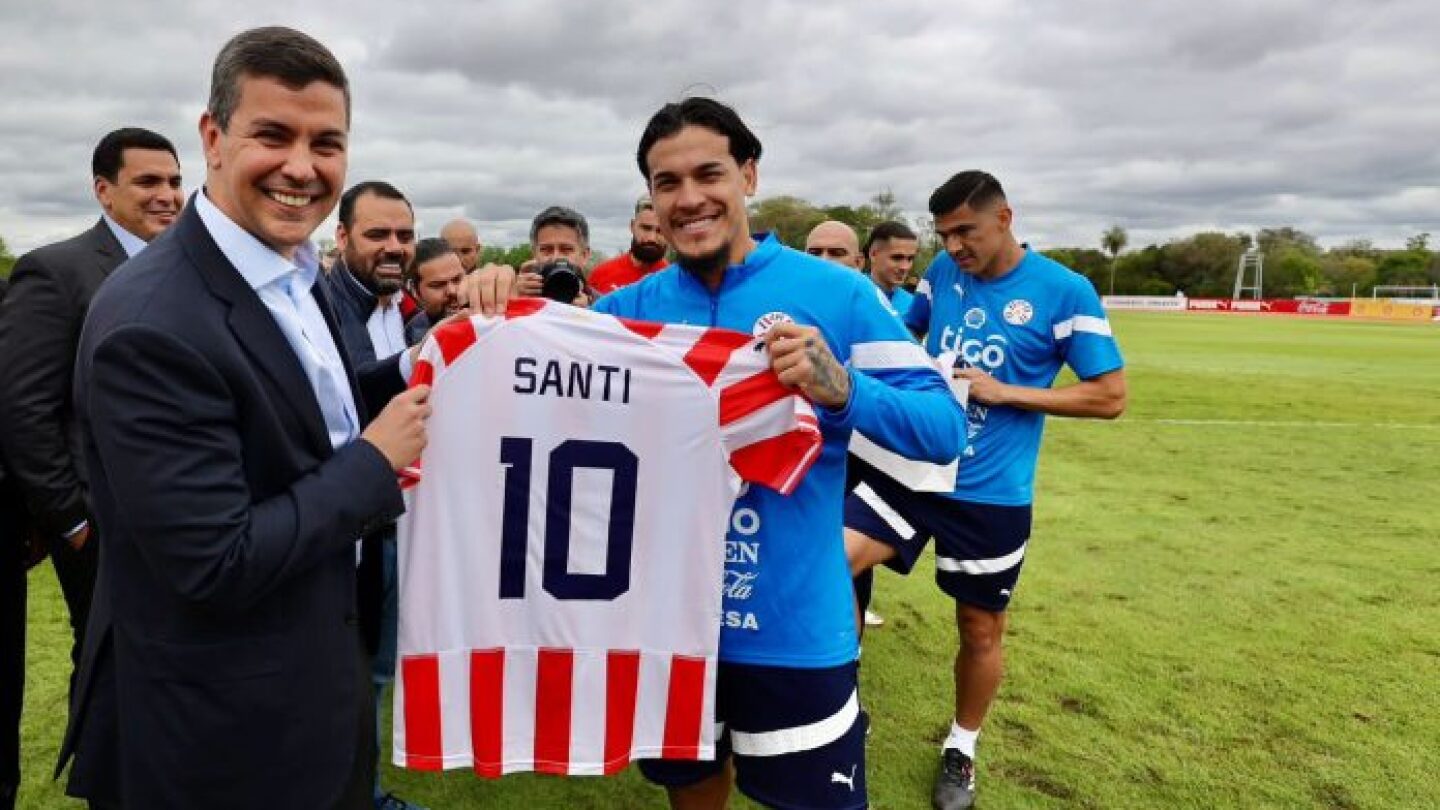 Santiago Peña promulga ley de feriados