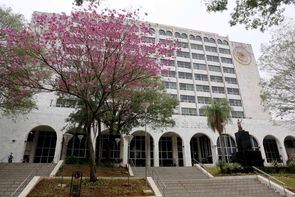 Funcionarios judiciales reclaman reajuste y se preparan para huelga