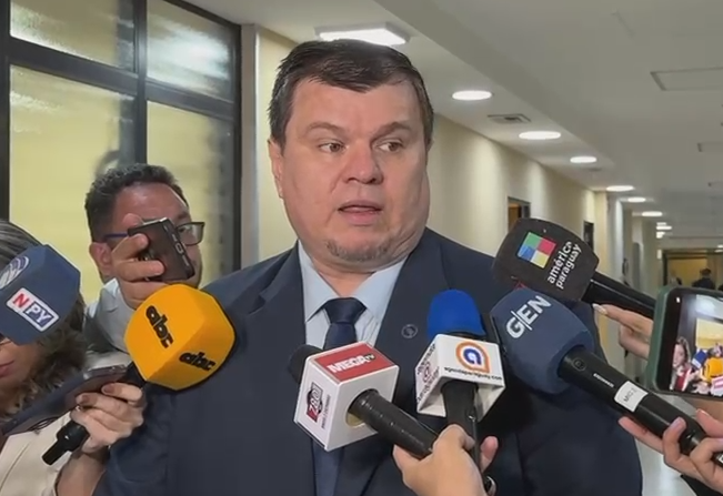 Dionisio Amarilla impulsa tercera vía dentro del PLRA tras convención