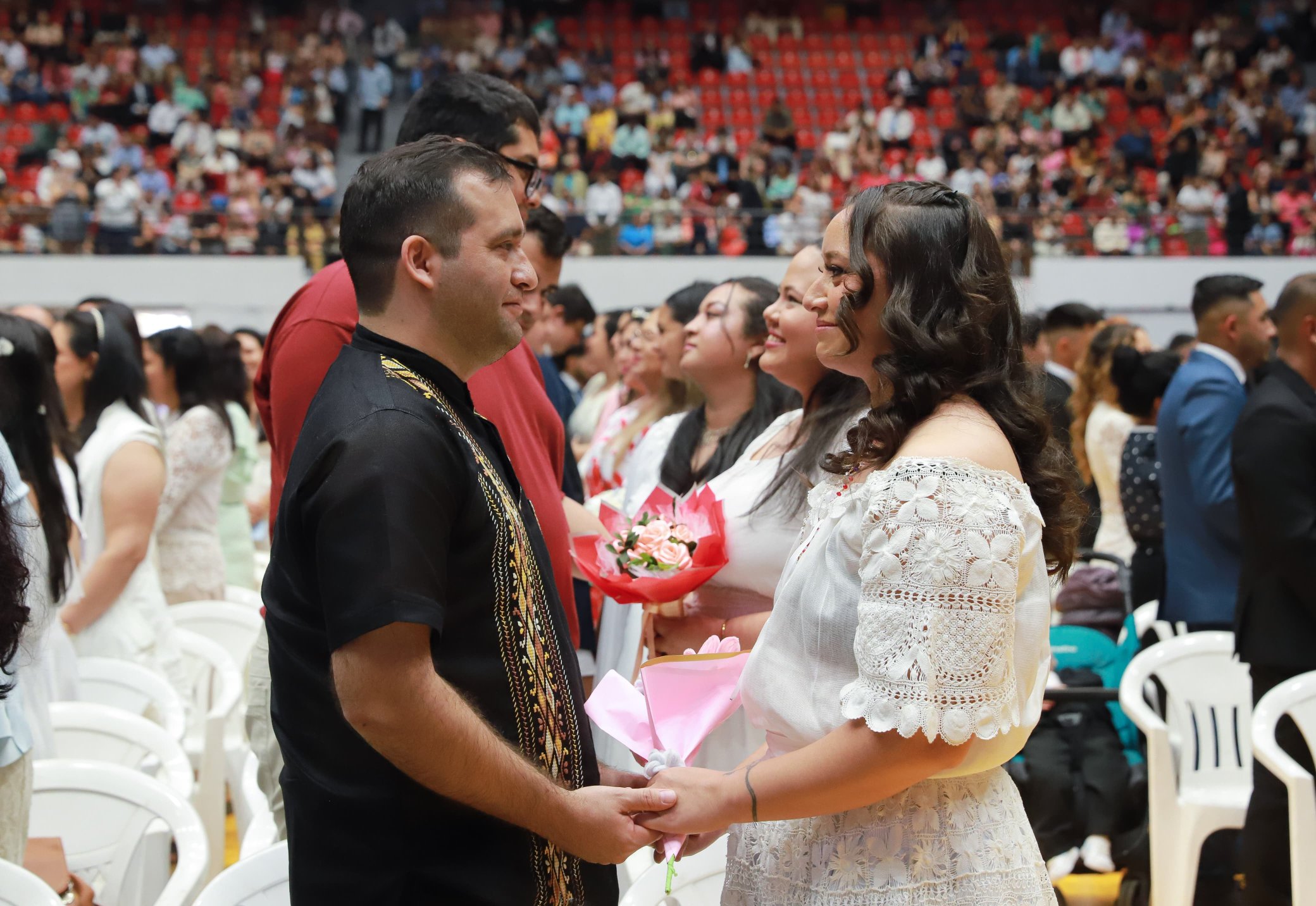 Más de 600 parejas sellan su unión en el “sí más grande” de Paraguay