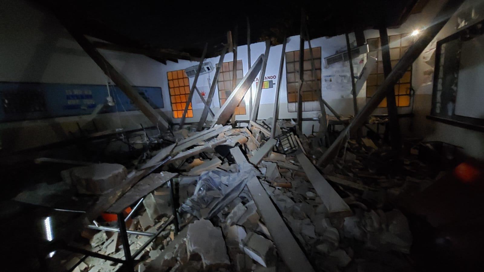 Derrumbe de techo en colegio de Lambaré obliga a suspender las clases