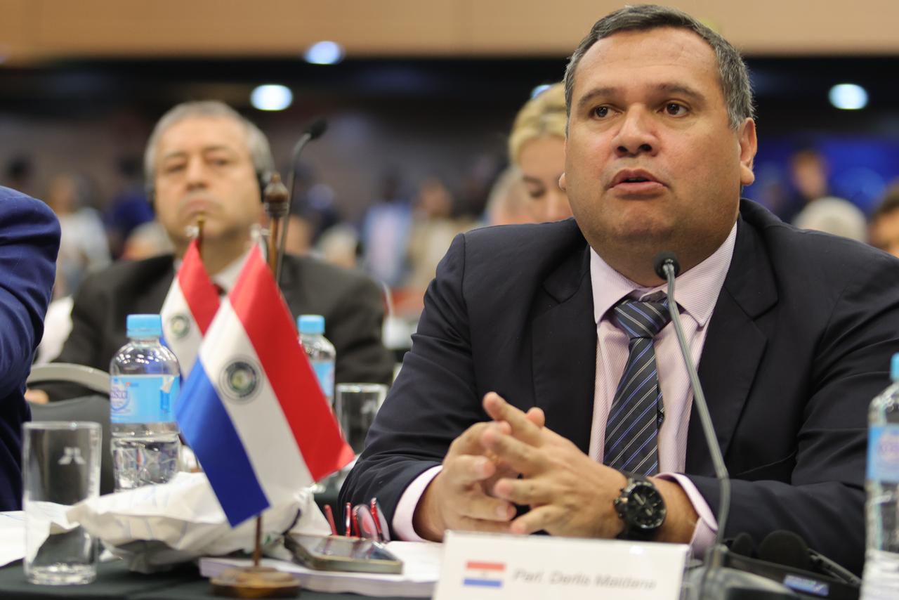 Derlis Maidana duda de pruebas sobre sobres en Mburuvicha Róga y pide aclaración de Peña