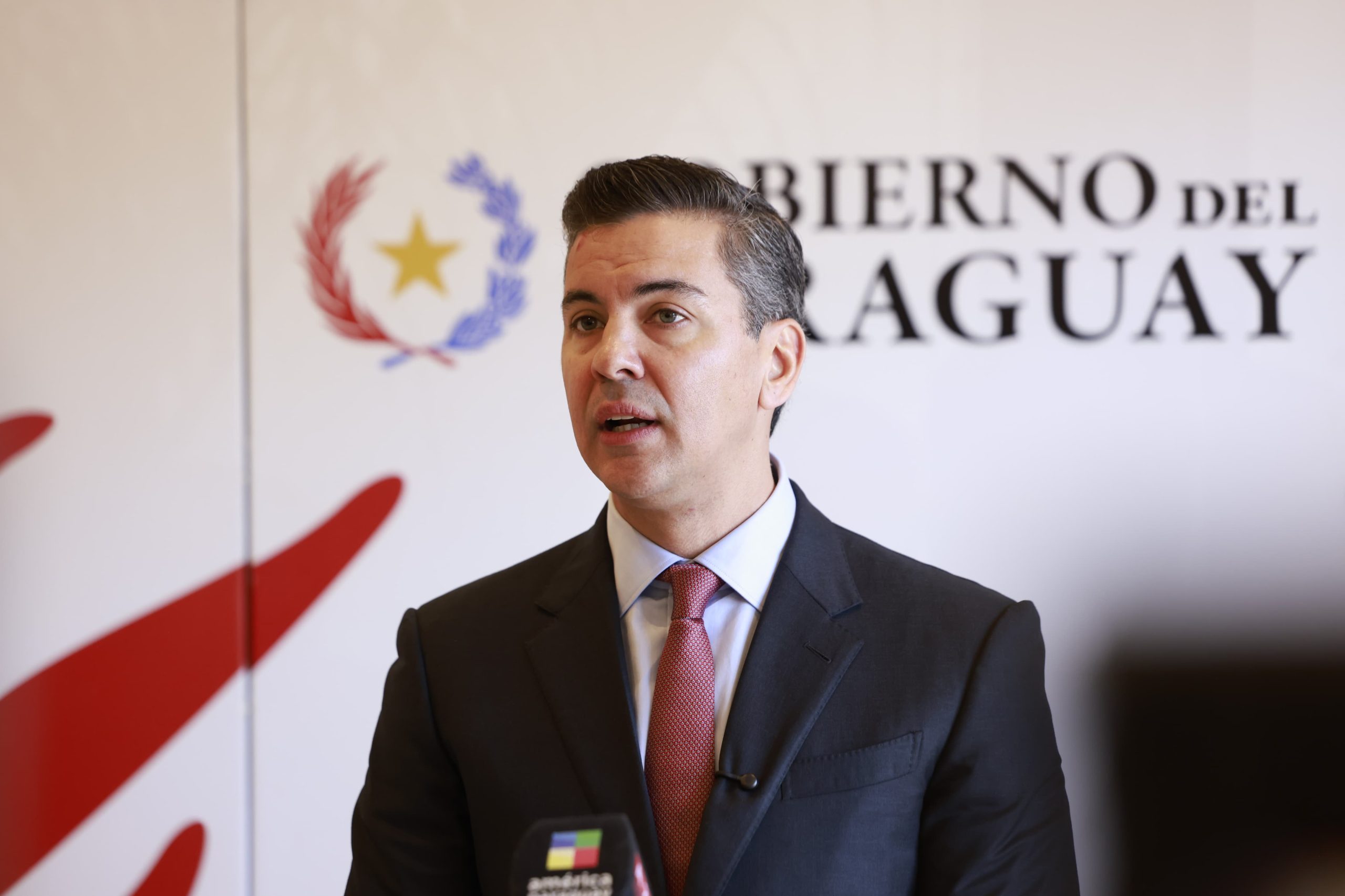 Caso sobres en Mburuvicha Róga: Presidente afirma que son ataques mediáticos