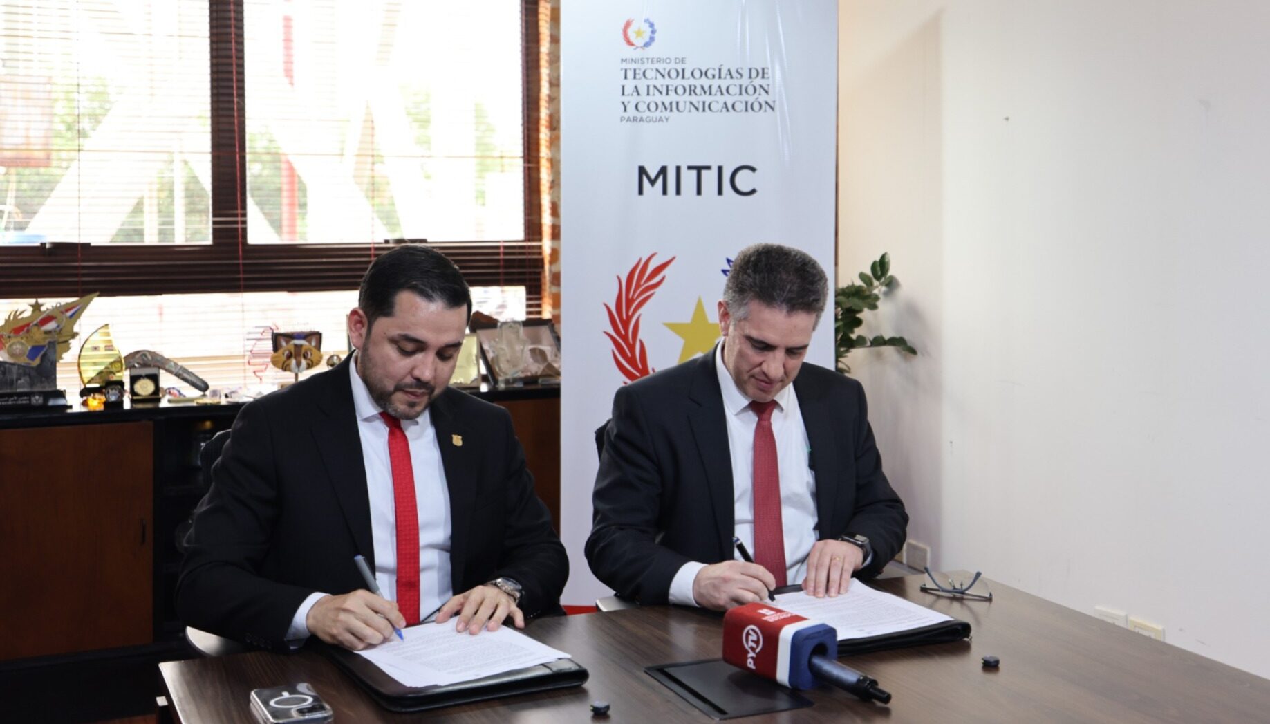 Mitic y Municipalidad de Asunción avanzan hacia la eliminación del papel con expedientes electrónicos