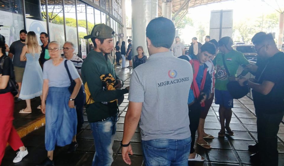 Migraciones refuerza controles fronterizos tras incidentes en Brasil