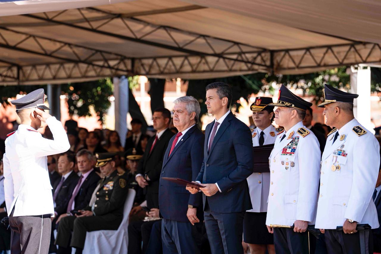 Peña destaca compromiso y liderazgo policial en acto de egreso