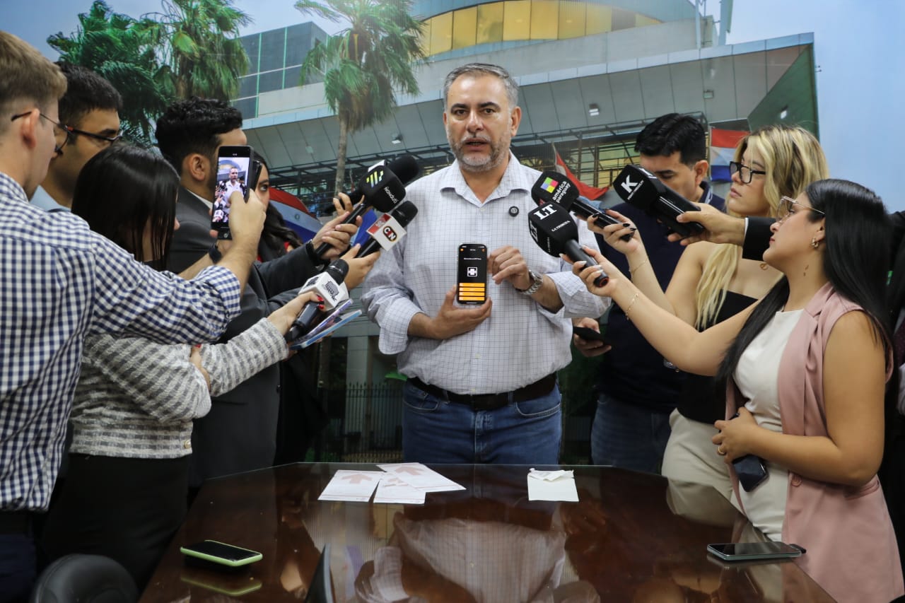 Senador sostiene que sistema de votación electrónica presenta graves fallas