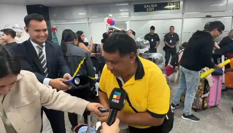 Reencuentros cargados de emoción marcaron la jornada en el Aeropuerto Silvio Pettirossi