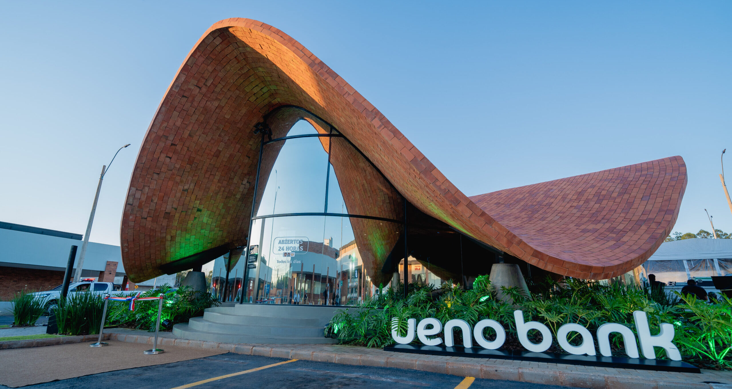 Inversión europea refuerza a ueno bank: OTP Bank desembarca como accionista