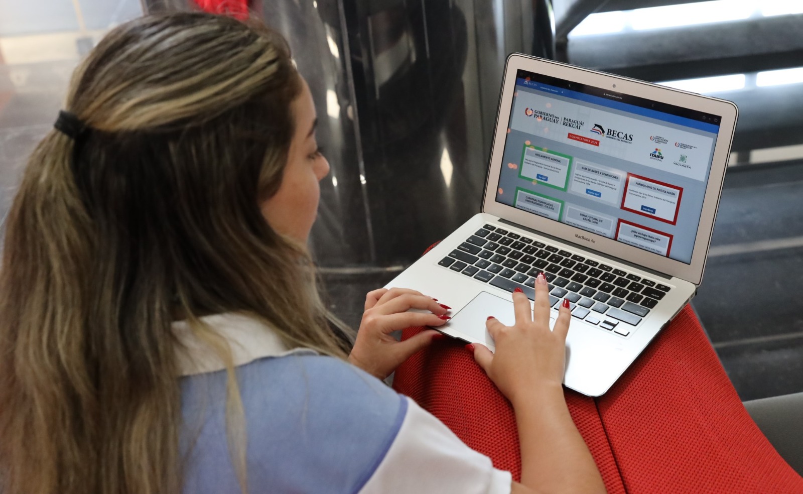 Fuerte interés por las Becas del Gobierno: Cerca de 9.000 postulaciones en línea