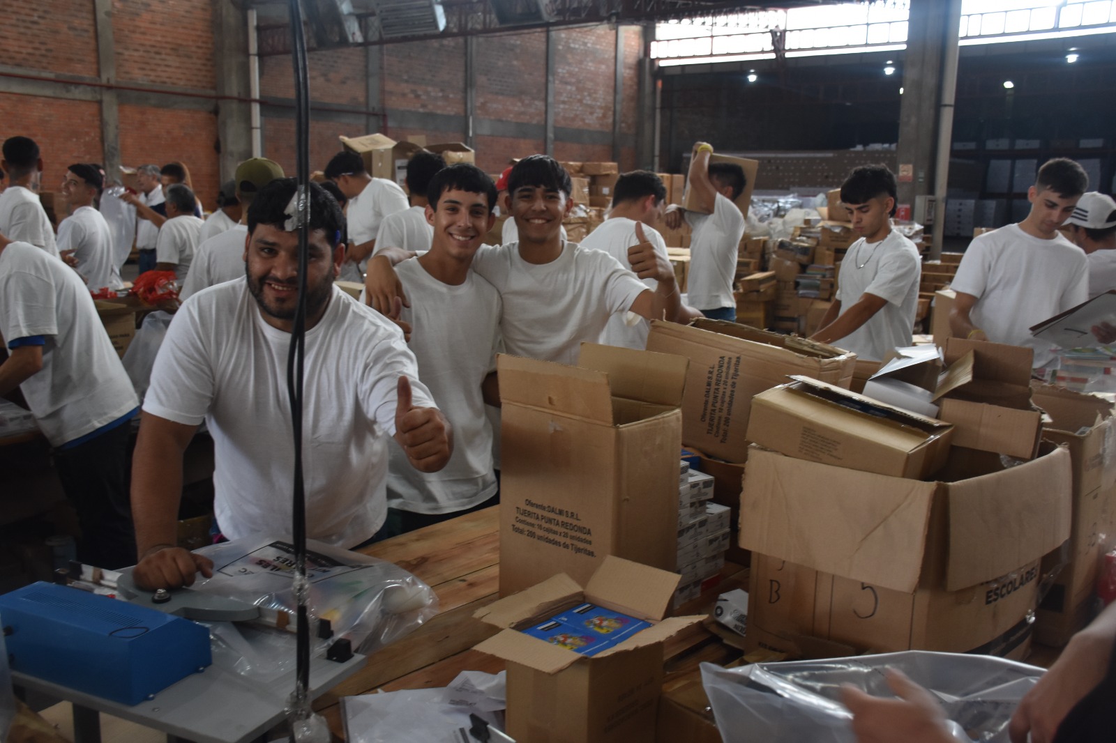 MEC ya cuenta con el 90 % de los kits escolares 2026 y garantiza entrega para el inicio de clases