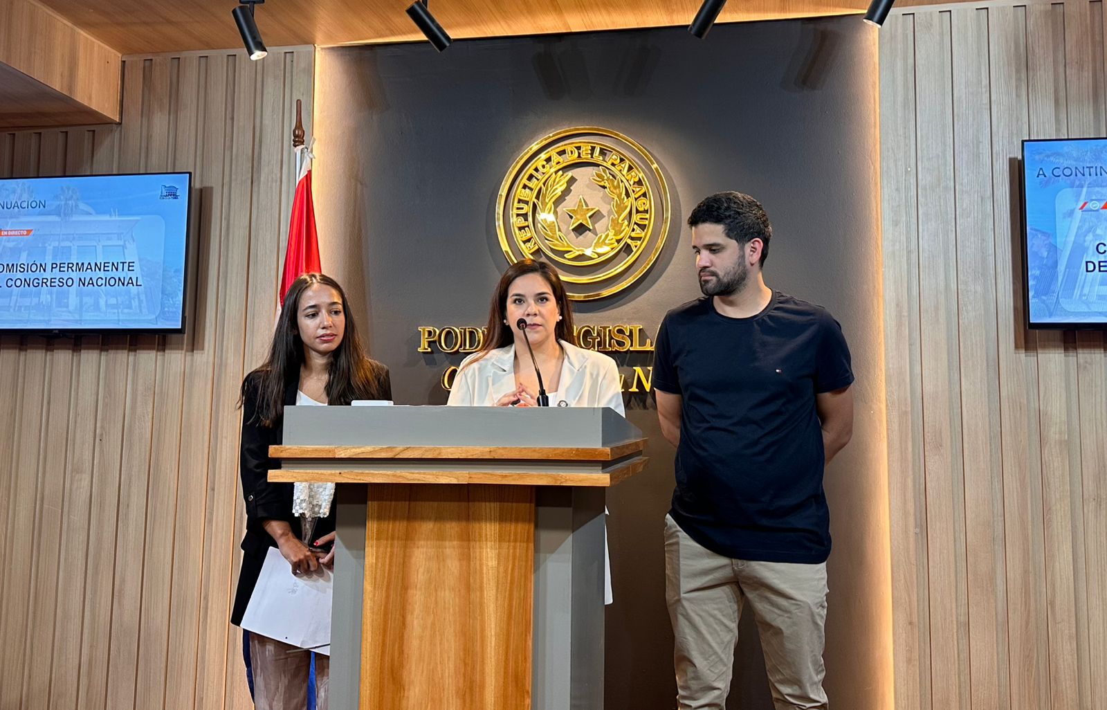 Johanna Ortega denuncia a concejales por millonario endeudamiento municipal