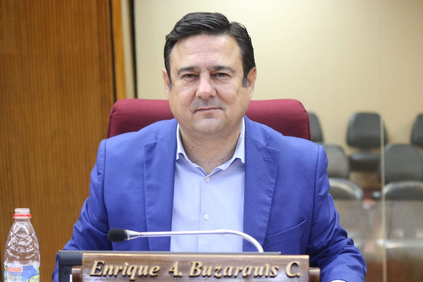 Buzarquis exige eliminar caja parlamentaria y critica reforma fiscal