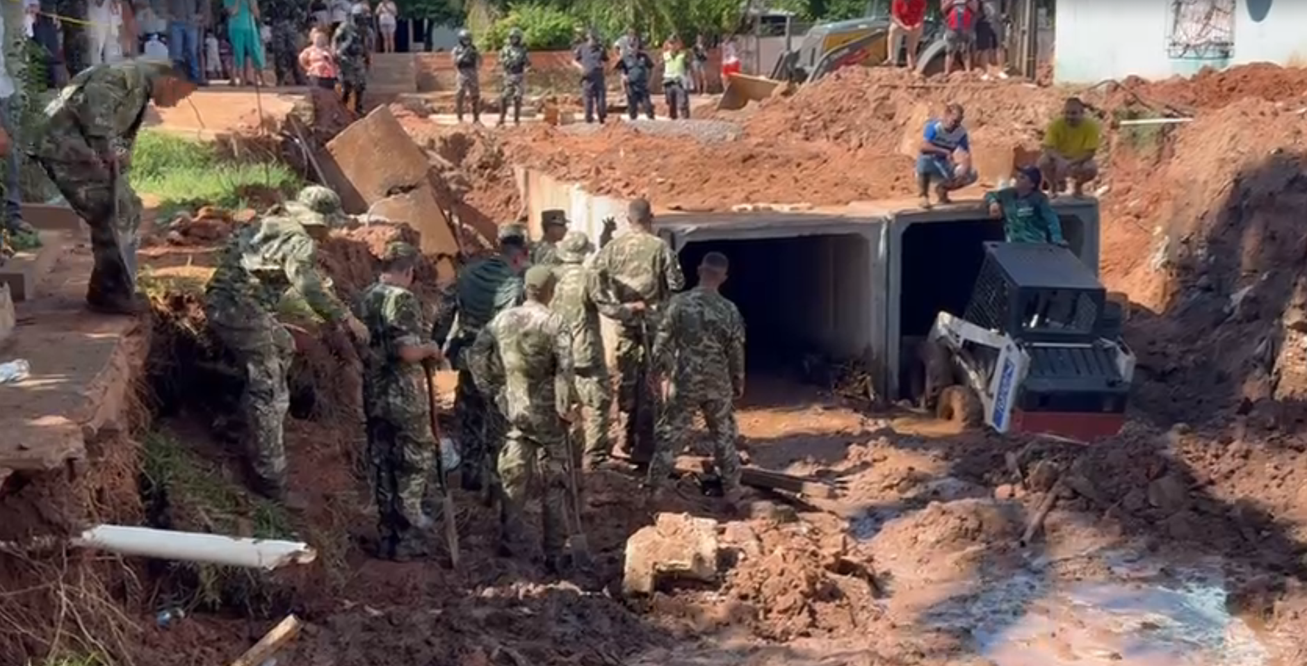 Intensa búsqueda en San Lorenzo: Hallan prendas del niño arrastrado por el raudal