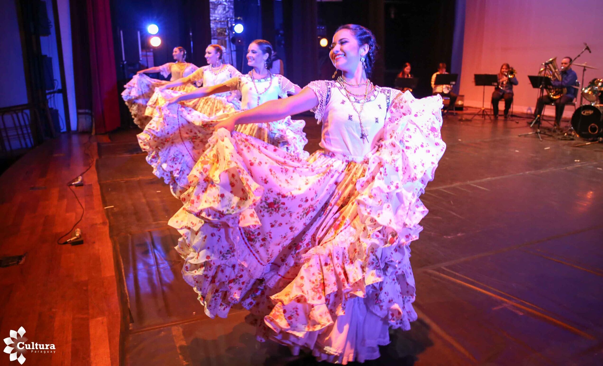 El Día de la Mujer Paraguaya llega con importantes avances en formación y retos pendientes, según el INE