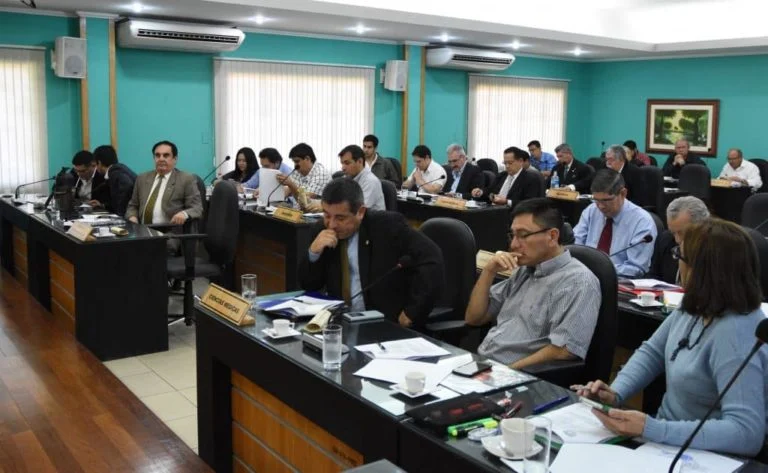 Docentes de la UNA paralizan sus actividades por rechazo a la reforma de la Caja Fiscal