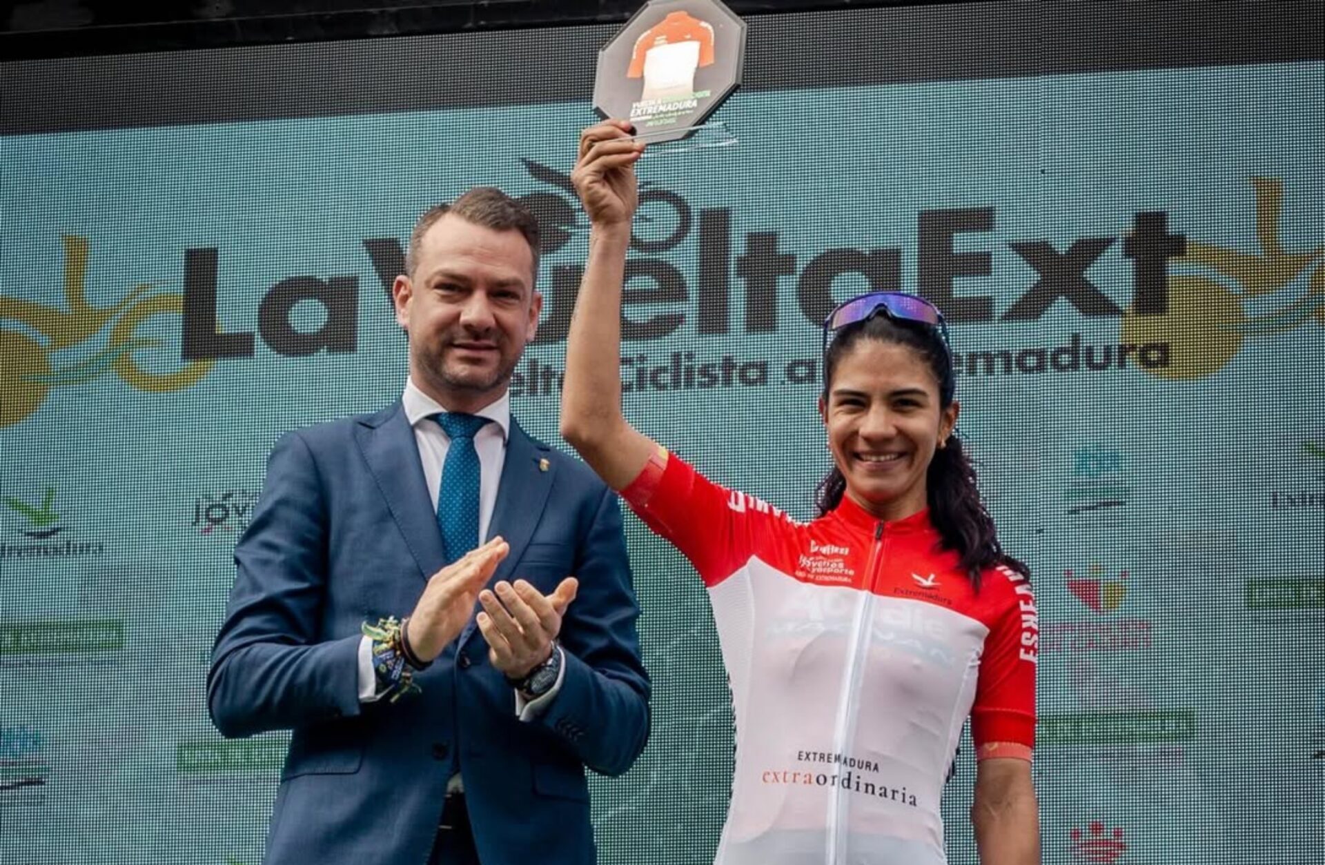 Orgullo guaraní en las montañas: Ciclista paraguaya sube al podio en España