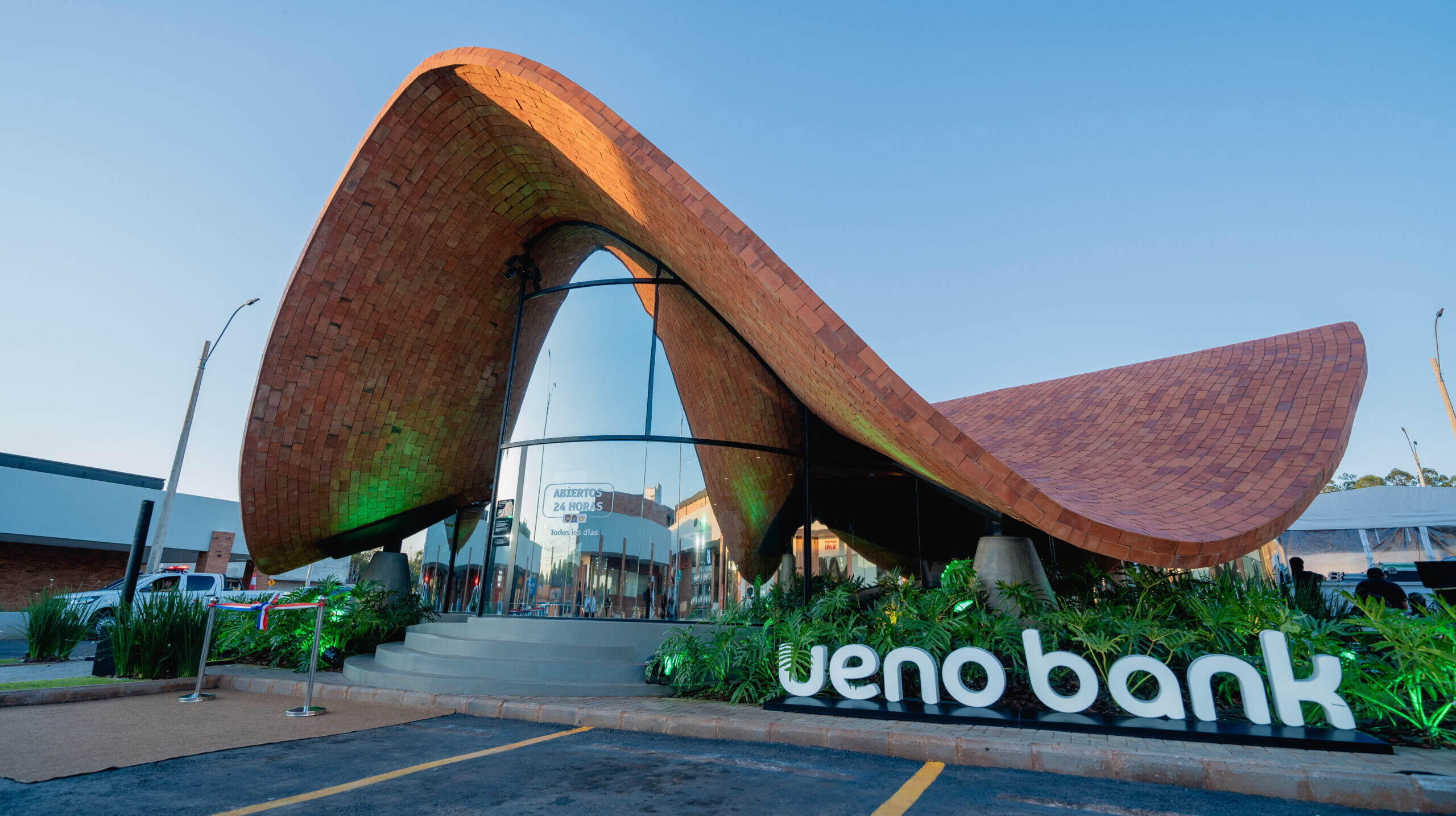 Del mercado local a Nueva York: ueno bank logra histórica emisión de bonos