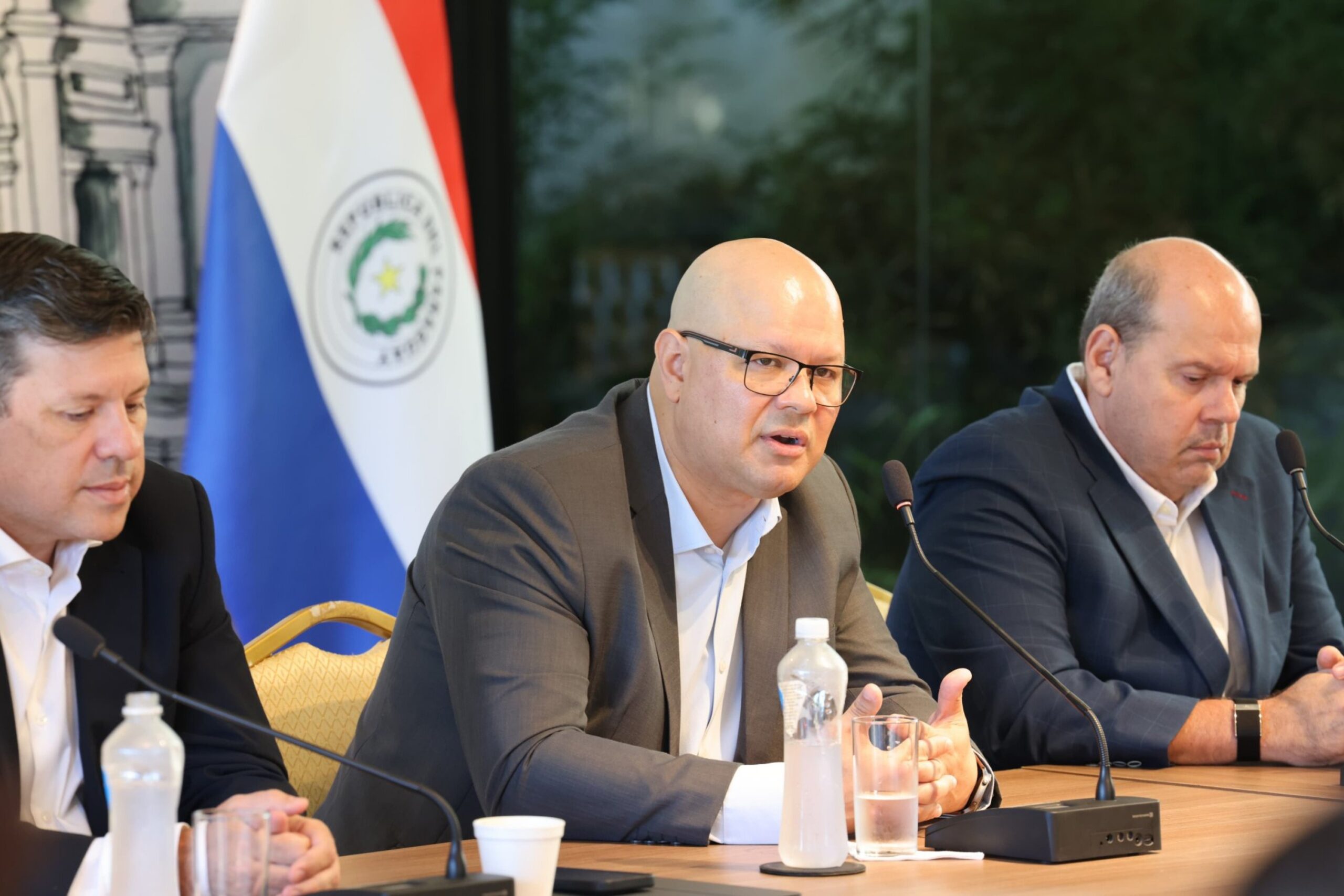 El Ministerio de Economía garantiza pagos por USD 150 millones para constructoras