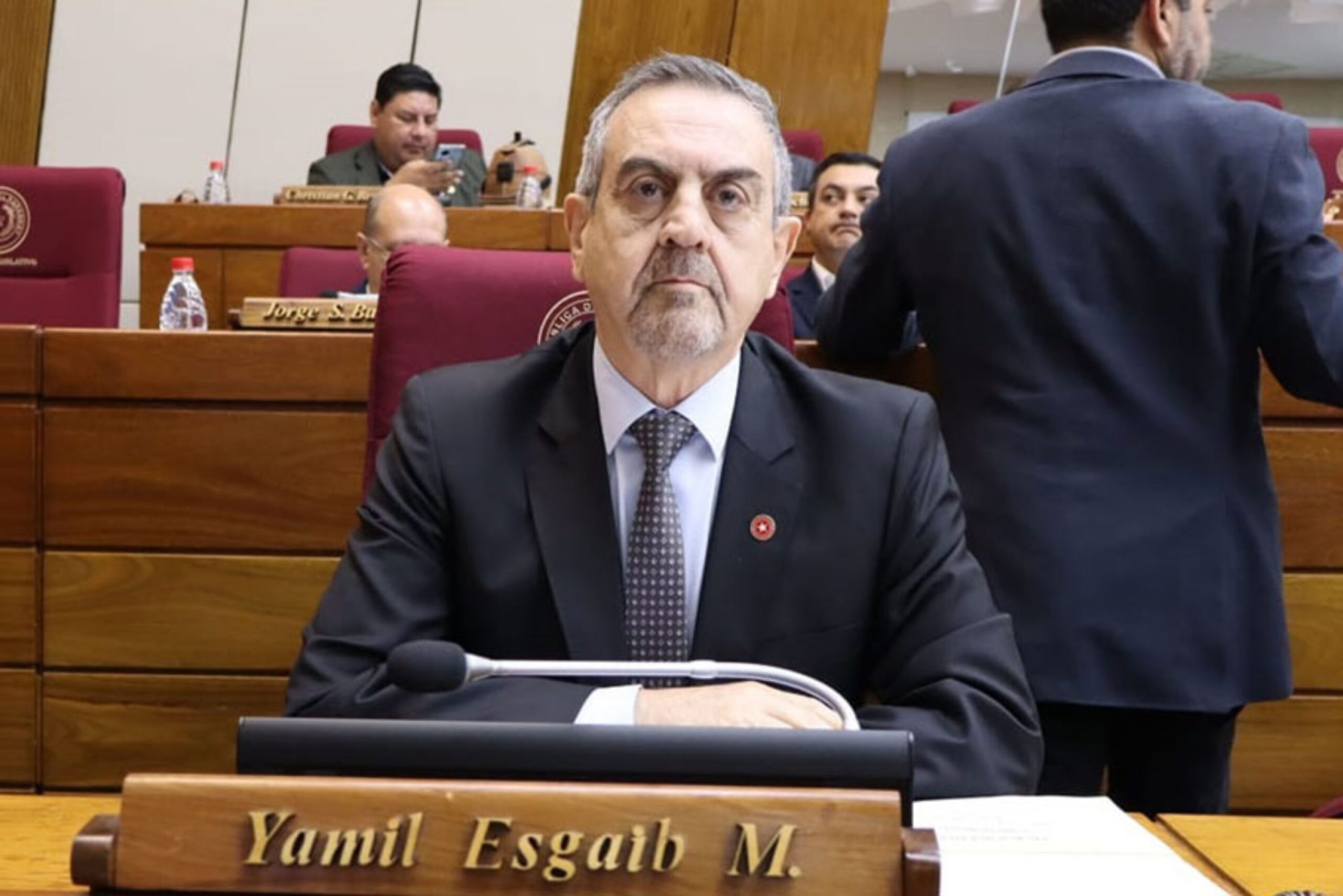 Diputado Yamil Esgaib defiende legalidad de su título universitario