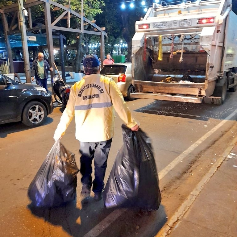 Crisis de basura en Asunción: la Municipalidad reconoce fallas pero sostiene las multas