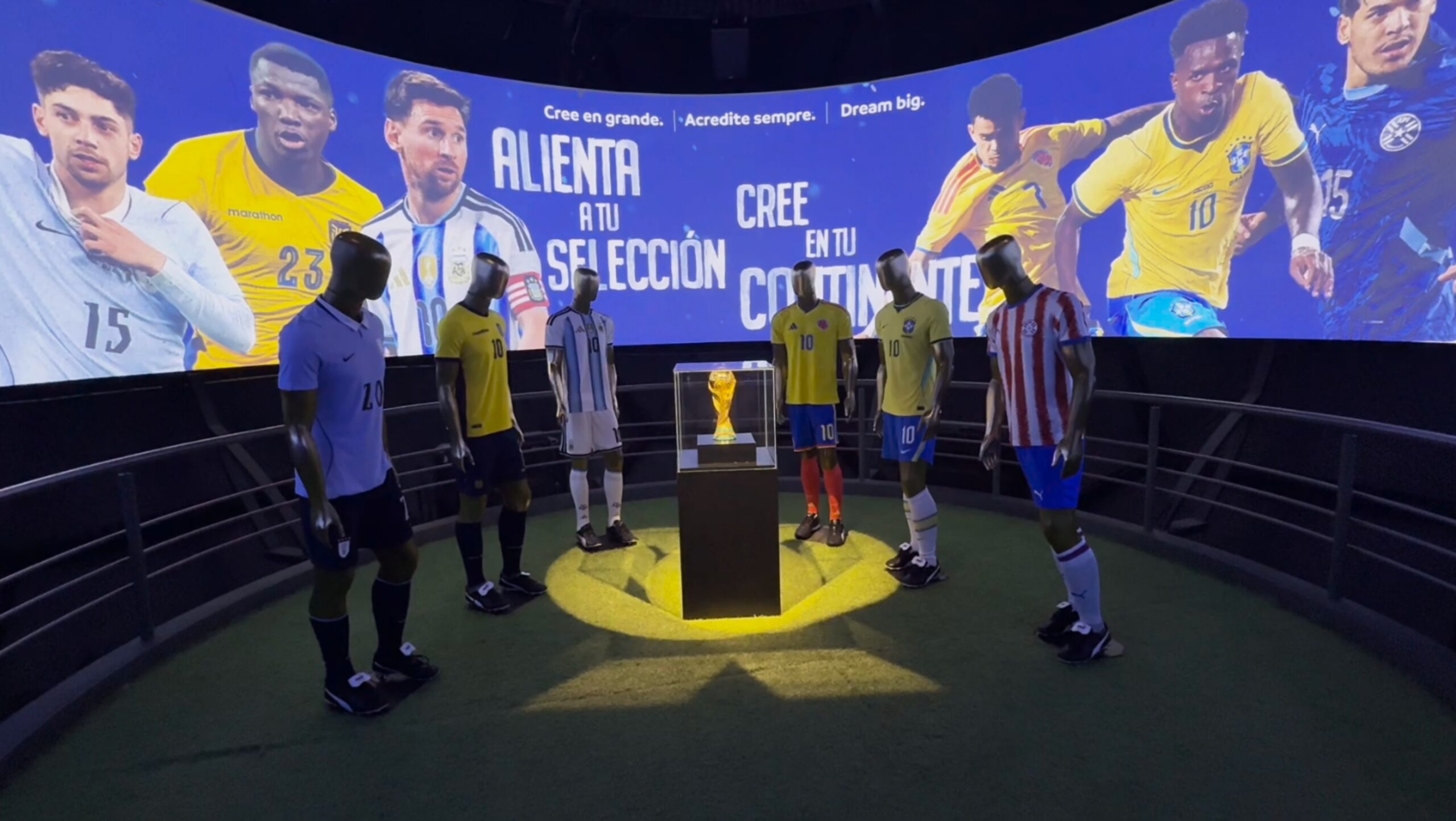 Camisetas, balones y reliquias: Así es “El Legado Sudamericano”