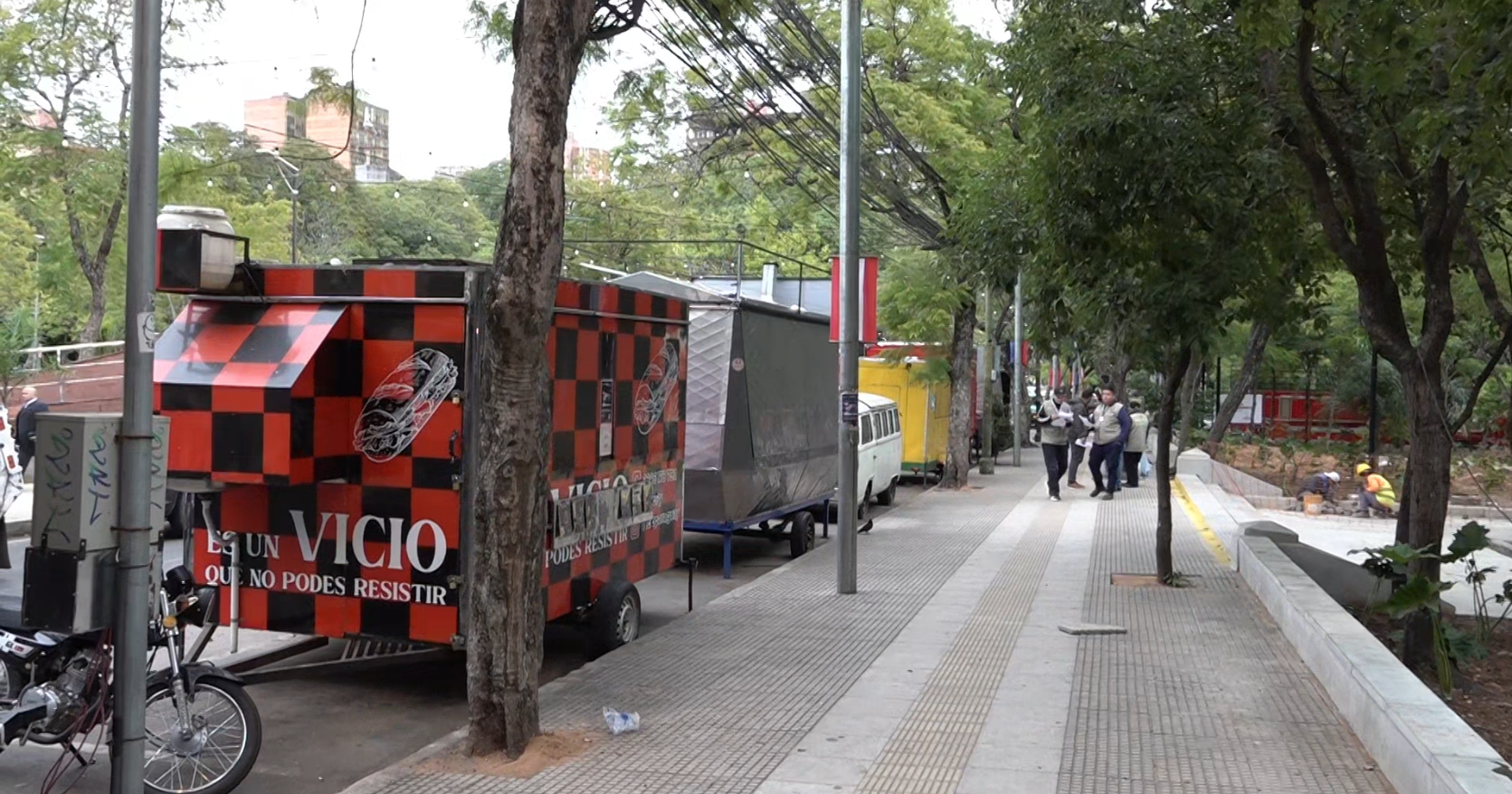 Municipalidad retira lomiteros del microcentro tras meses de notificaciones