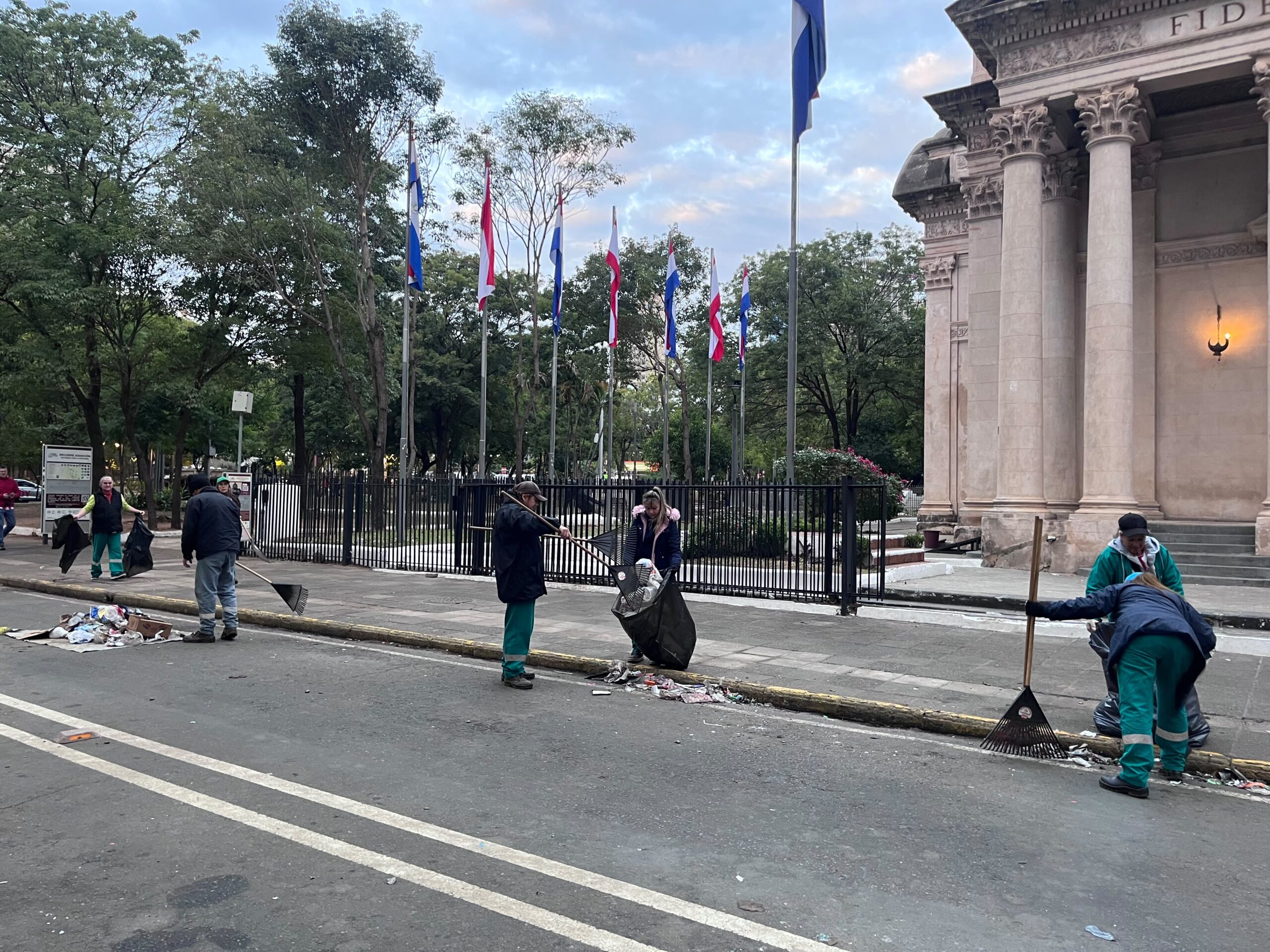 La Municipalidad retiró cerca de 26 toneladas de residuos tras el festejo mundialista