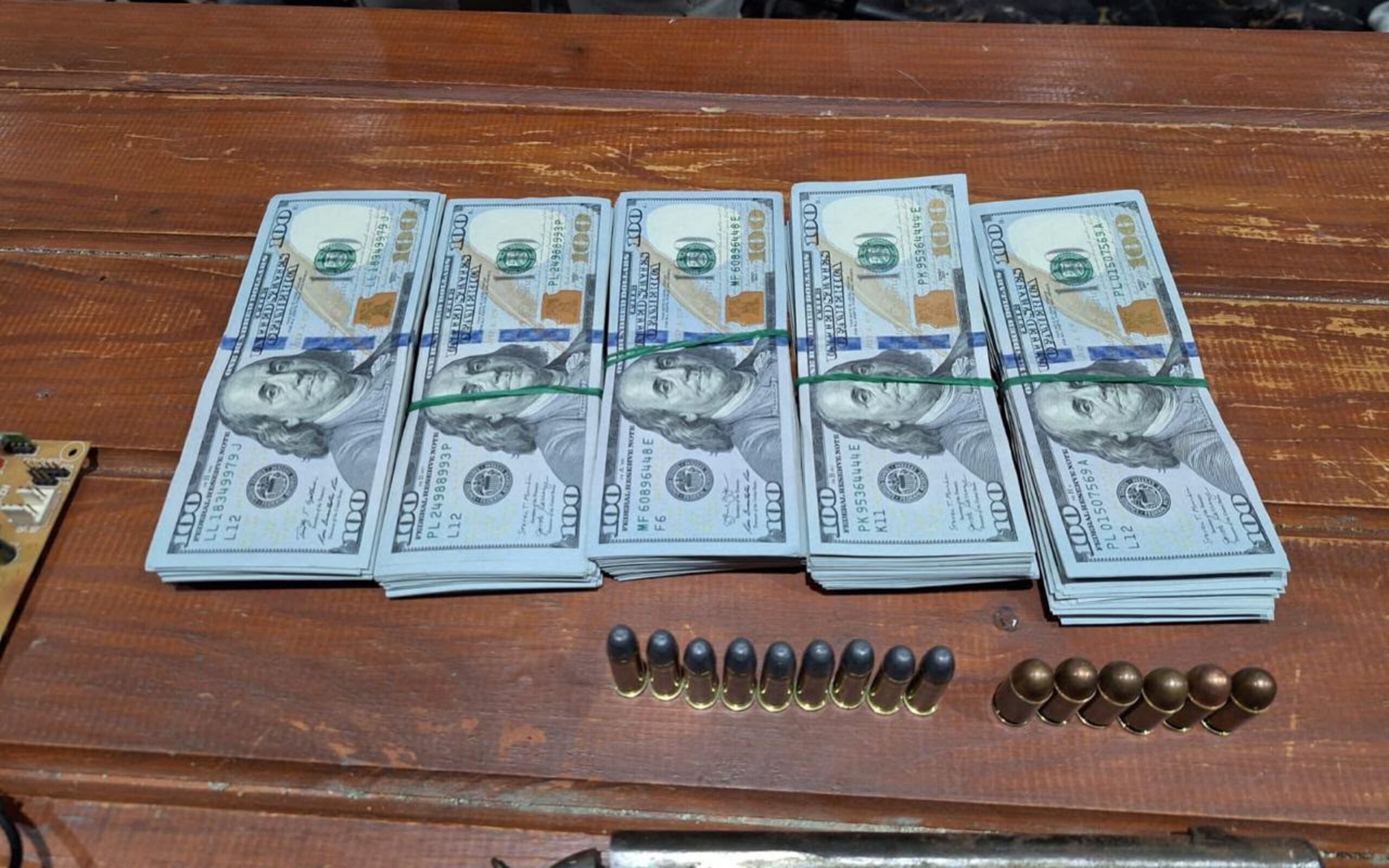 Allanamientos por homicidio revelan unos USD 50.000 y evidencias de microtráfico