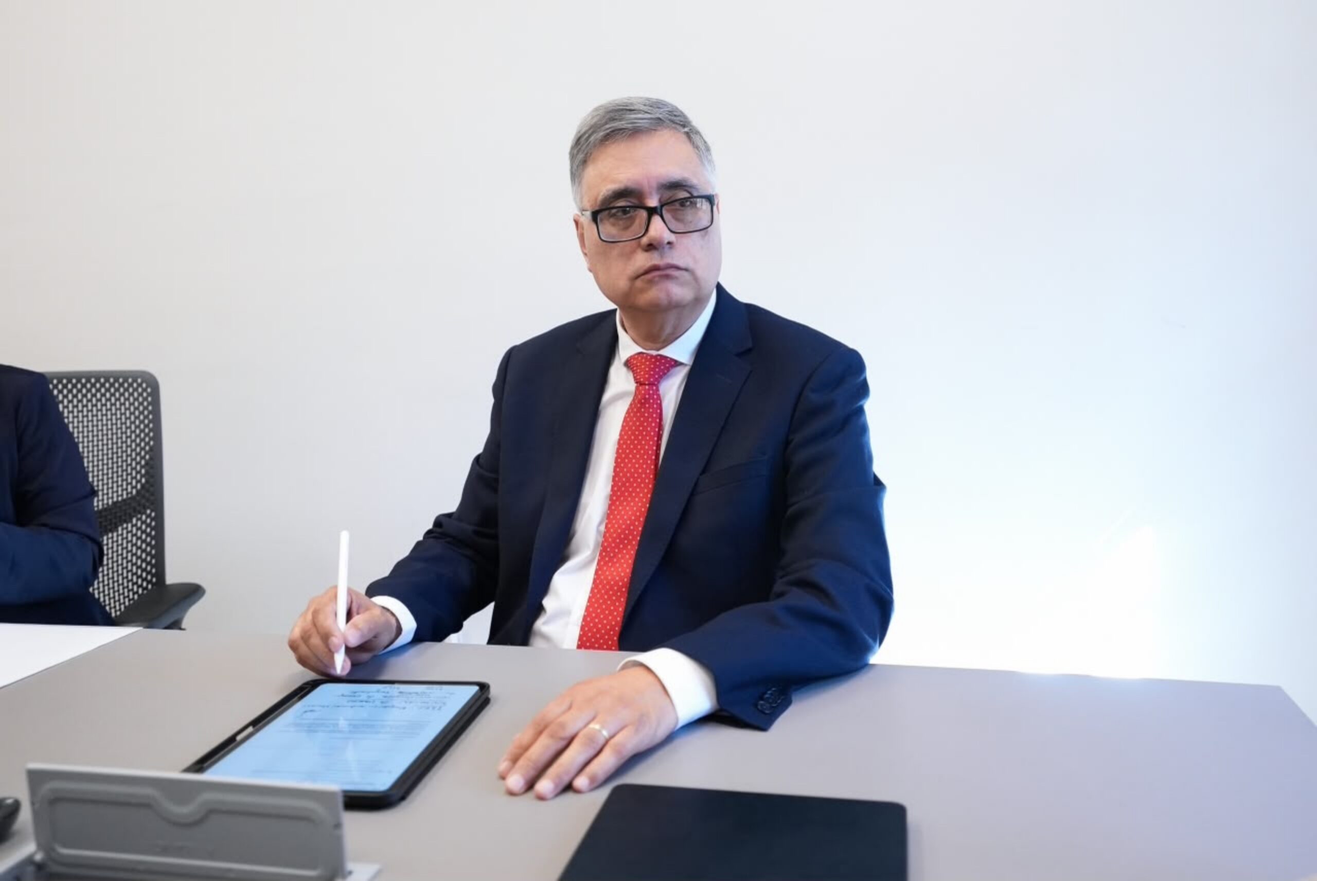 Cambio en la ANDE: Miguel Báez Reyes es el nuevo presidente de la institución