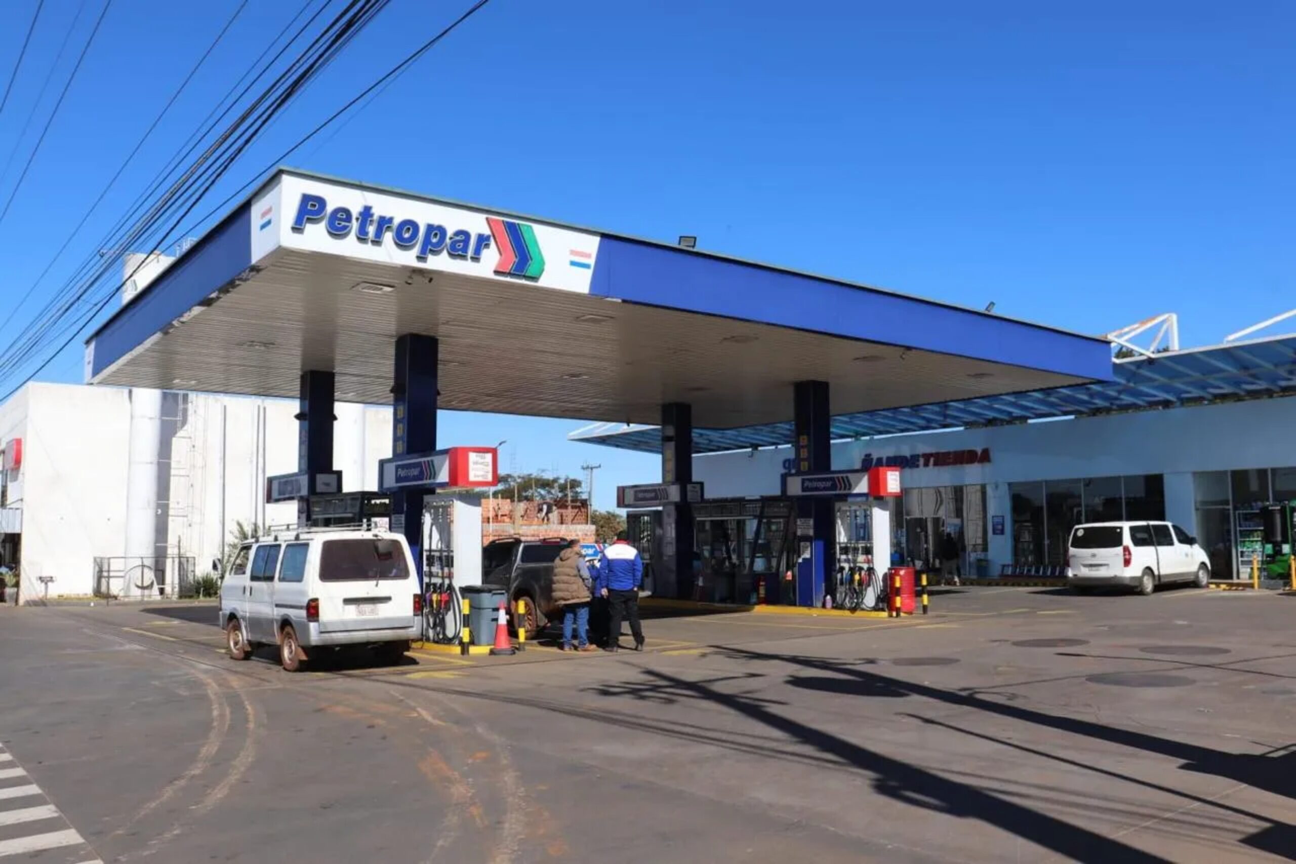 Petropar aumenta G. 300 el precio de todos sus combustibles