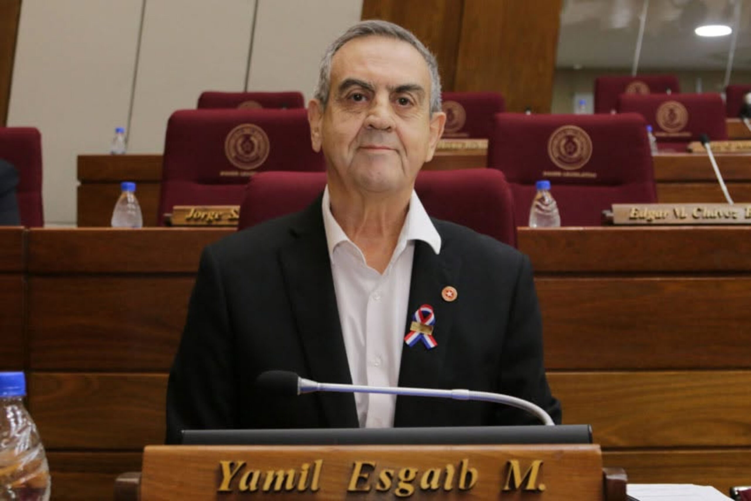 Plantean subir el salario de médicos con un solo vínculo
