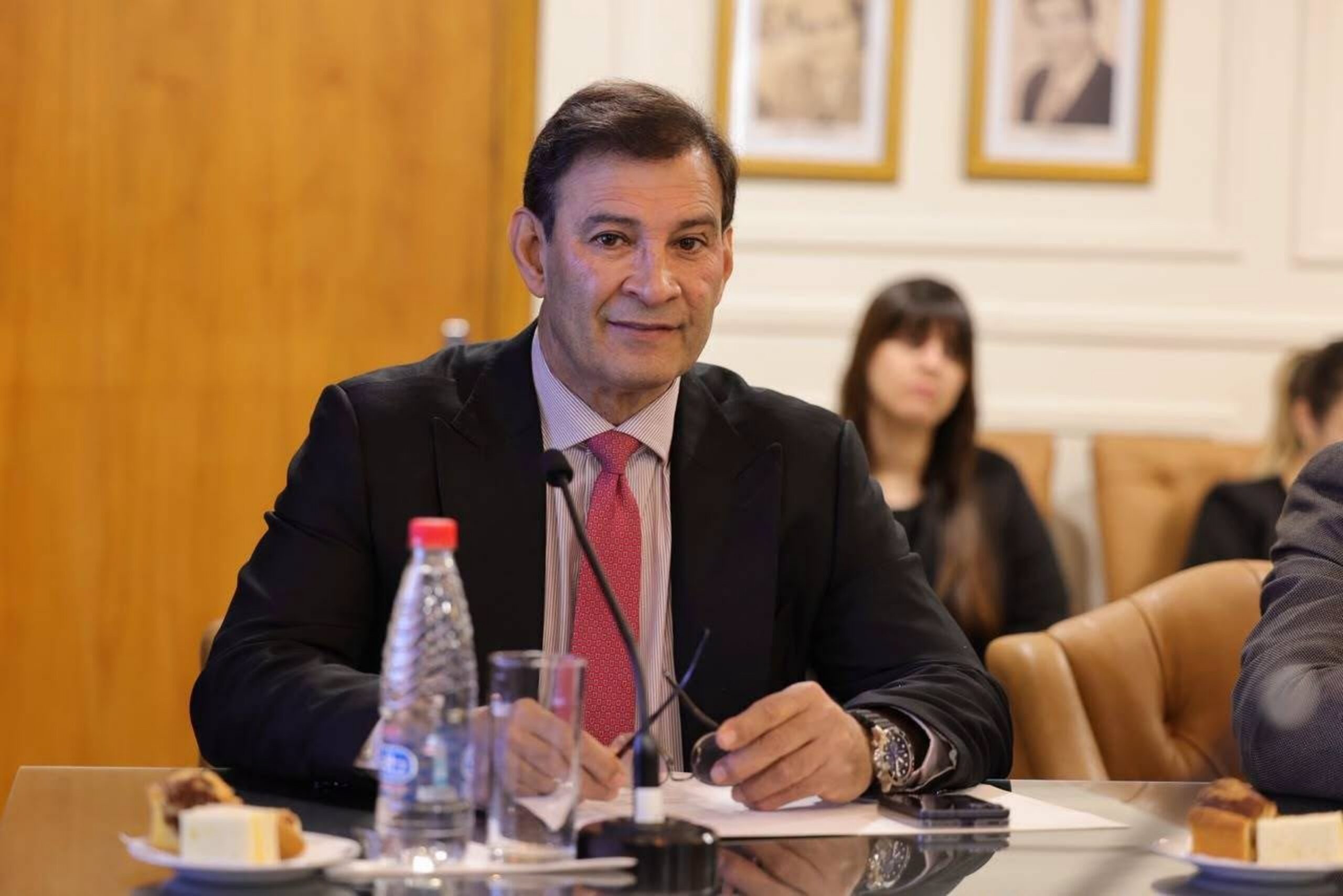 Silvio “Beto” Ovelar plantea subir impuestos para sostener Salud Pública