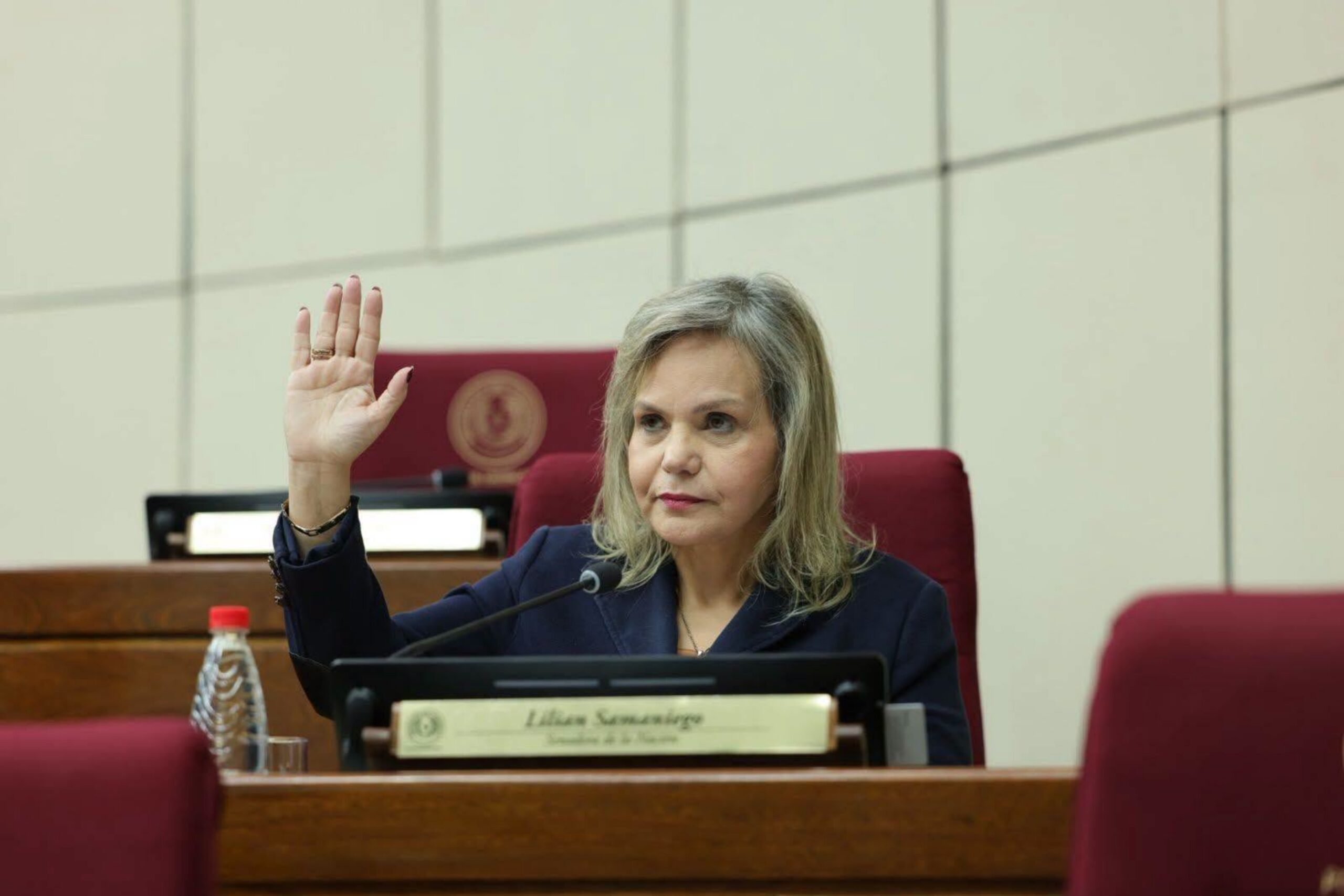 Lilian Samaniego propone elevar el piso salarial de médicos