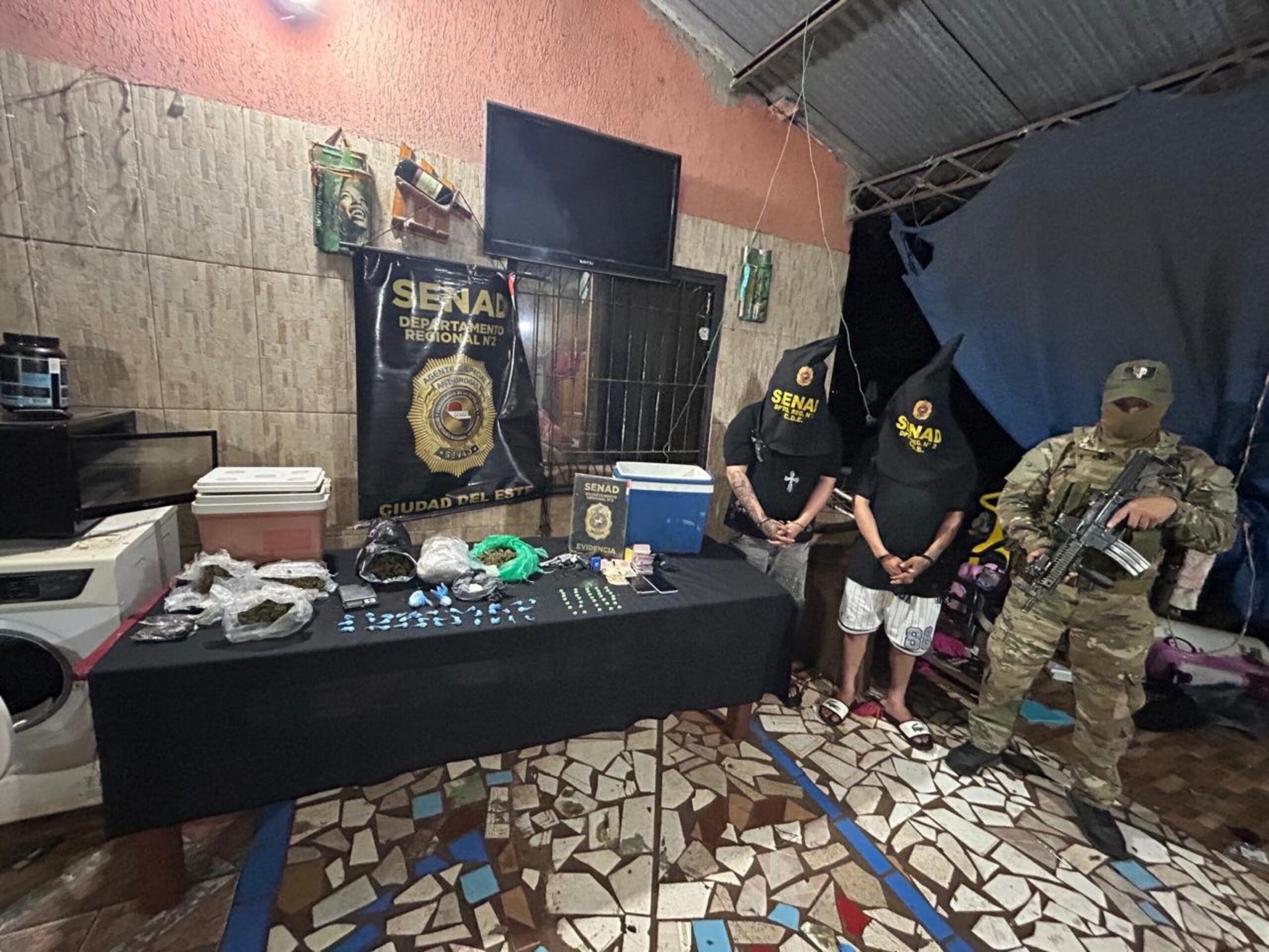 Detuvieron a dos hermanos con cocaína, marihuana y éxtasis en Presidente Franco