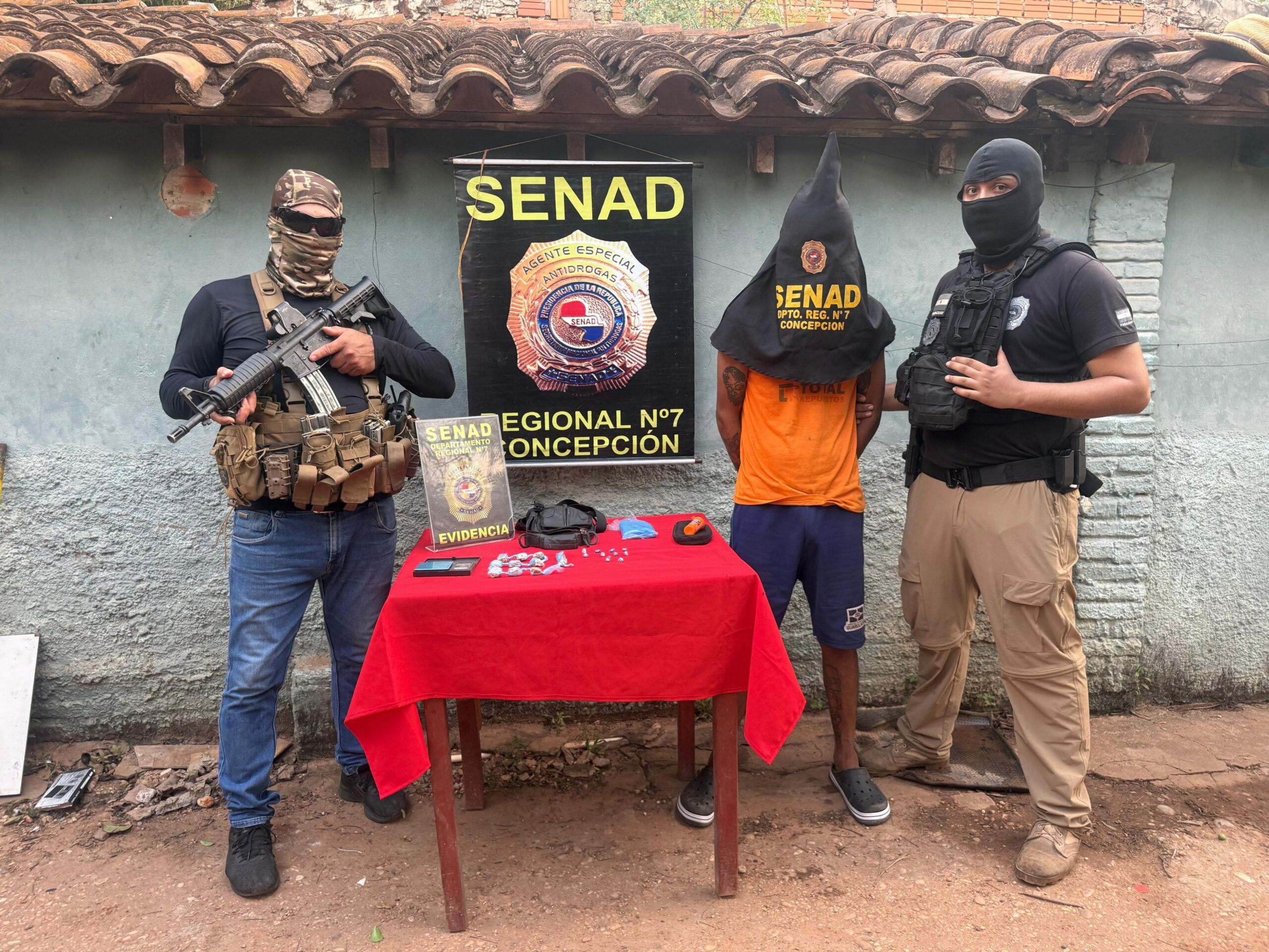 Cae un prófugo y decomisan 400 dosis de droga en operativo de la SENAD