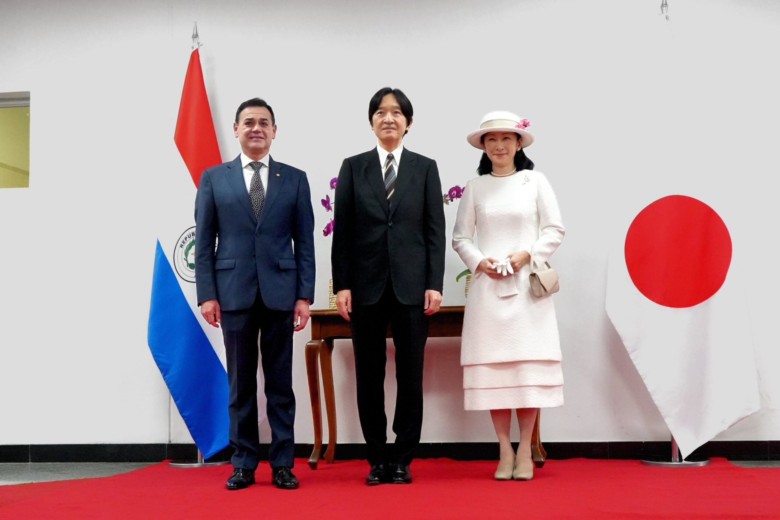 Los príncipes herederos de Japón llegaron a Paraguay