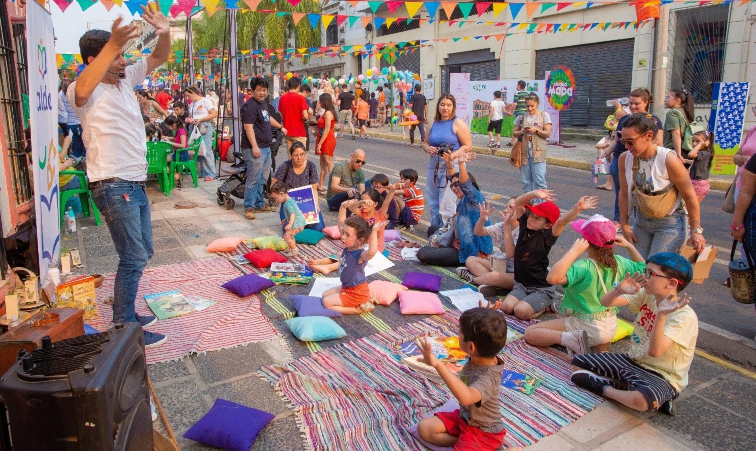 La calle Palma se convierte en un gran patio de juegos por la “Fiesta de los Niños”