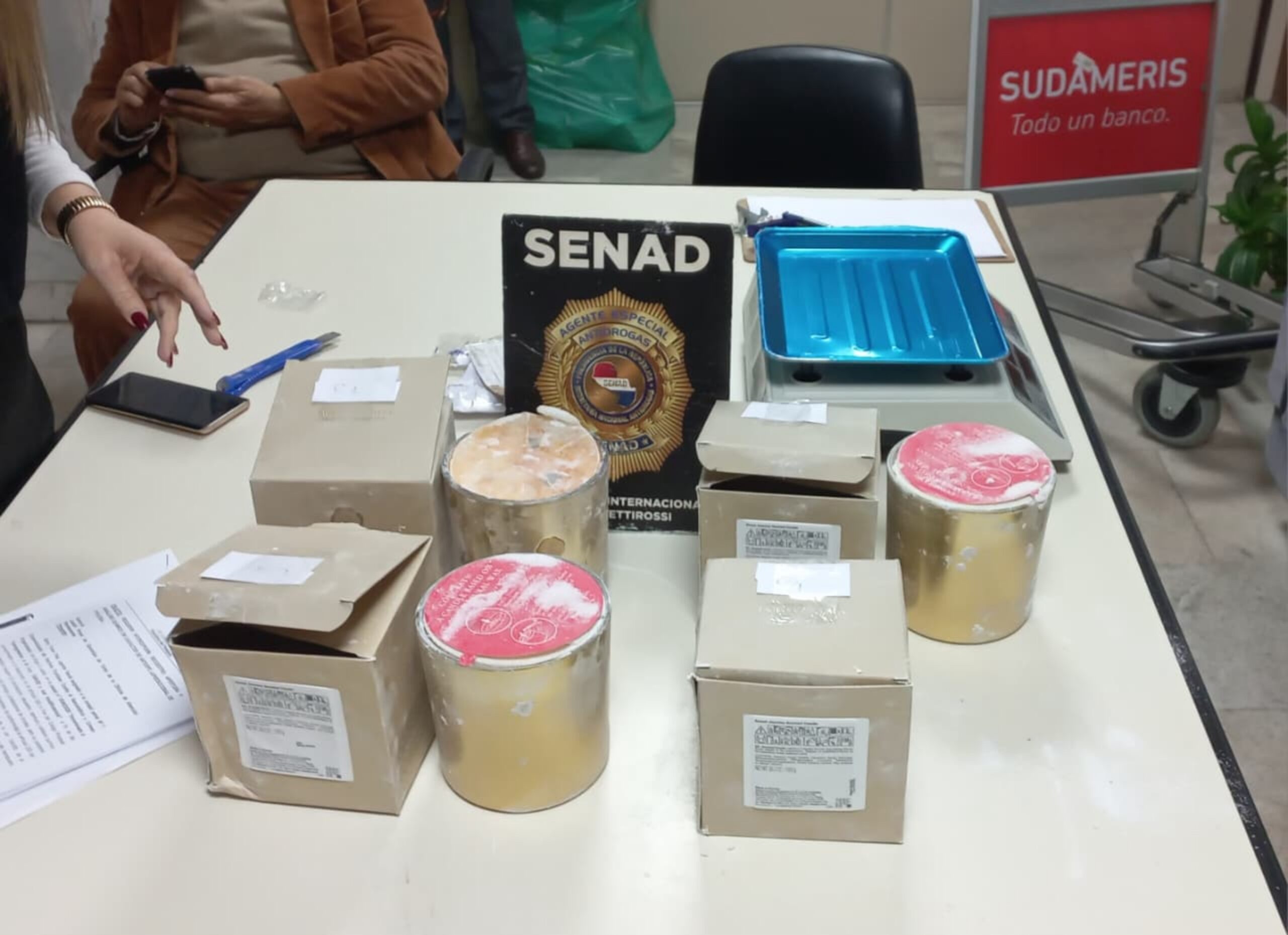 Alerta en el aeropuerto: Detectan más de 8 kilos de ketamina ocultos en velas aromáticas