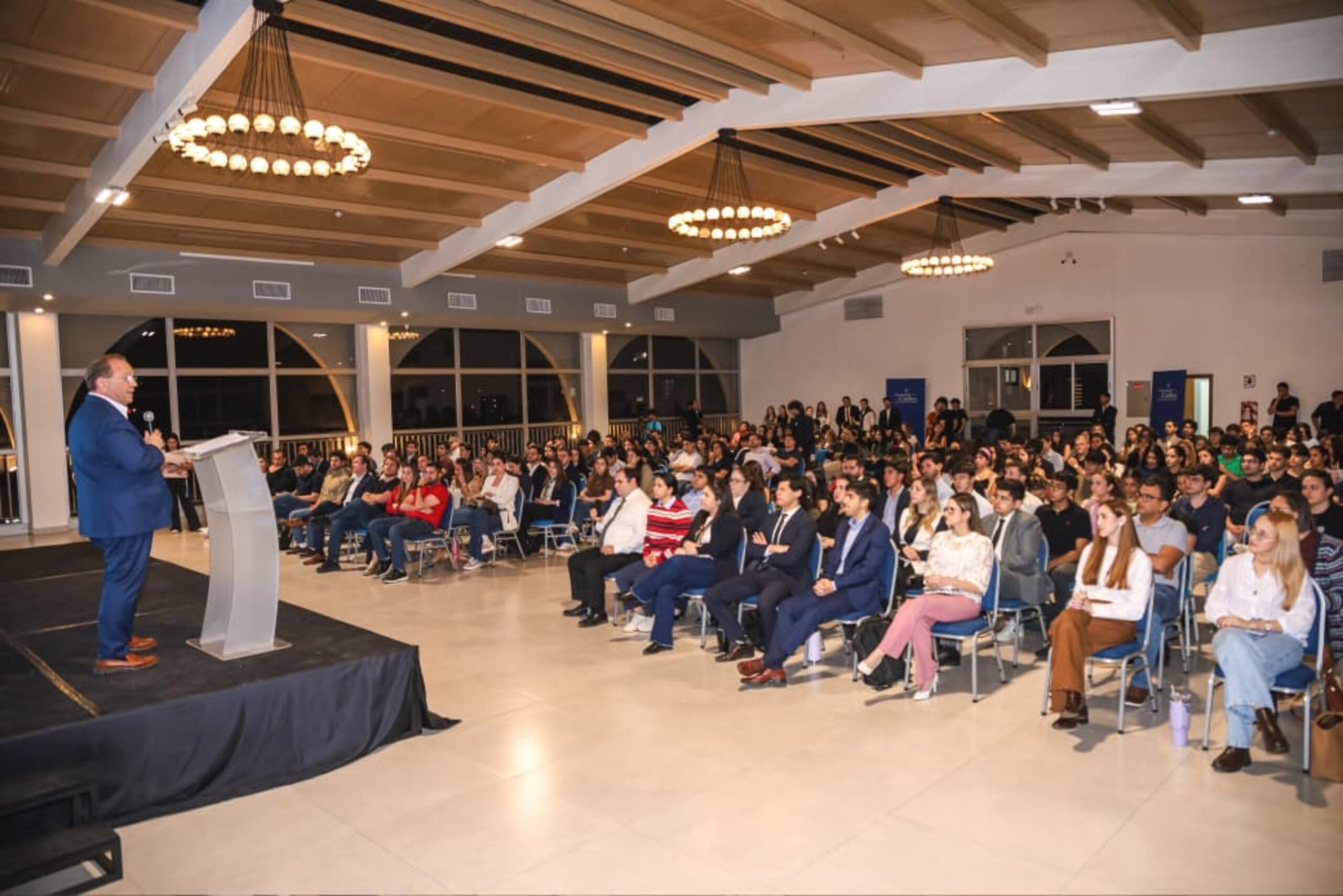 Con la mira en la seguridad y los jóvenes: Camilo Pérez detalló sus ejes de gestión ante universitarios