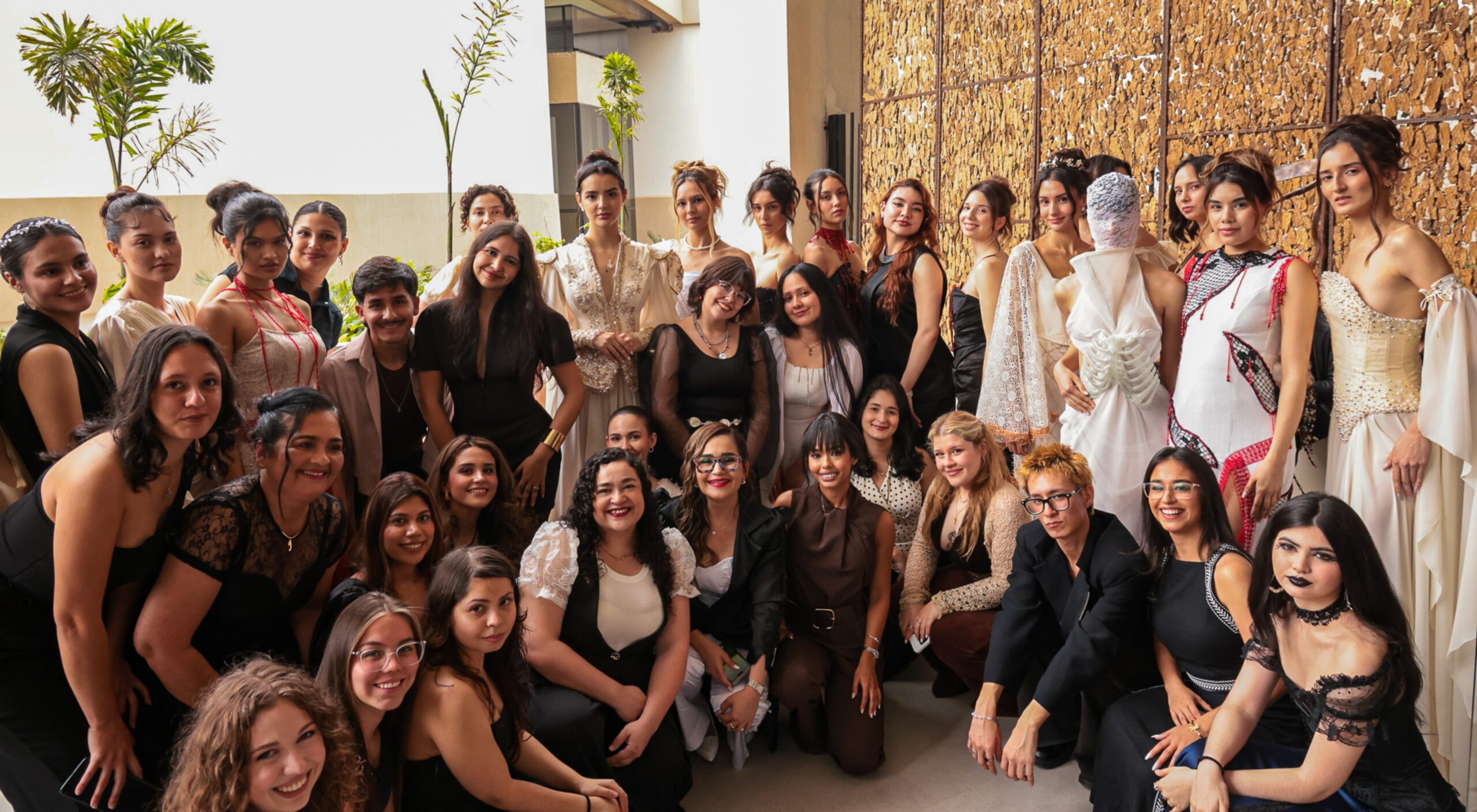 “Resiliencia”: La Universidad Americana llevó la historia de la mujer paraguaya a la pasarela